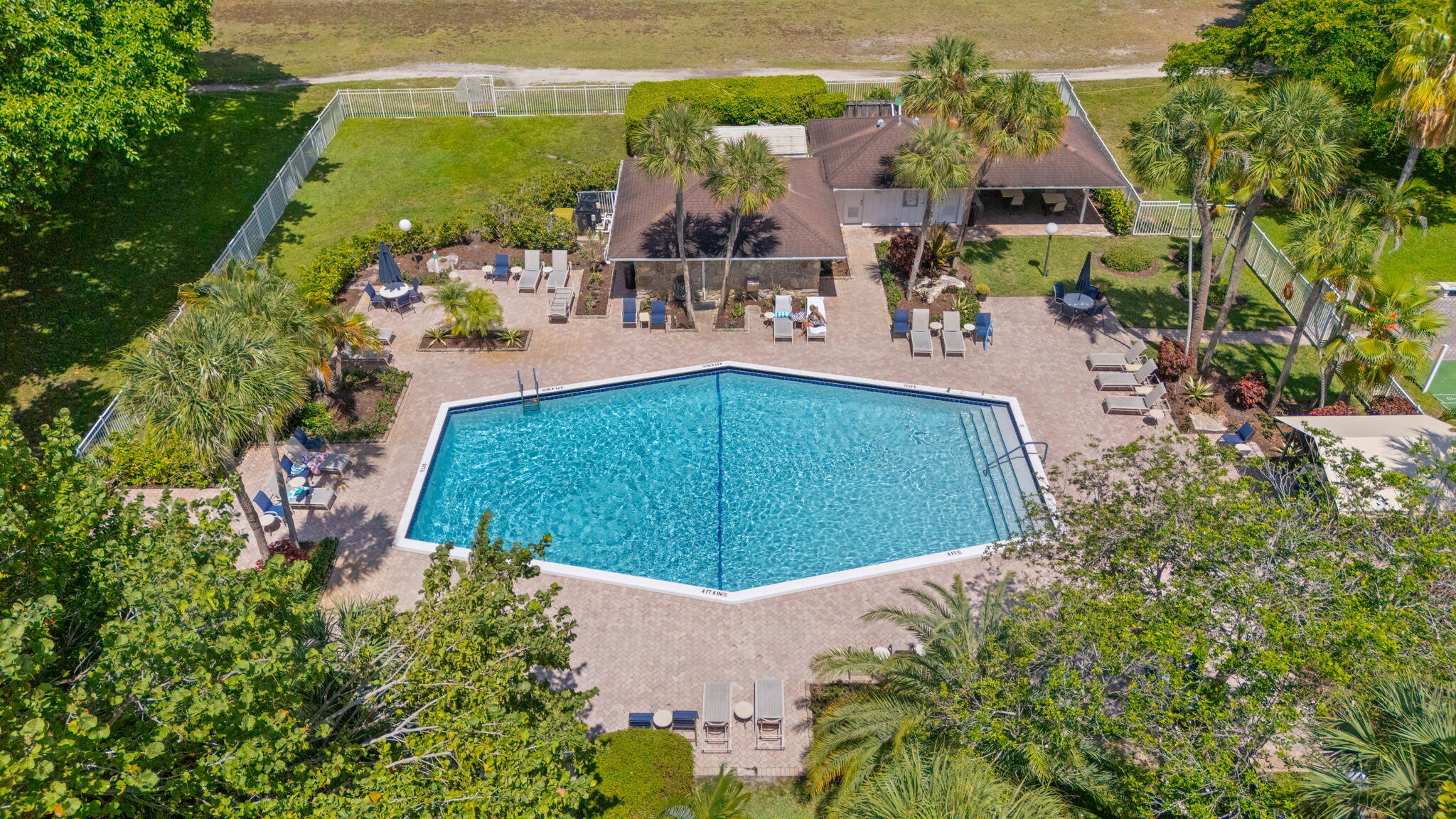 NO 16 PALM-AIRE COUNTRY CLUB - Residential