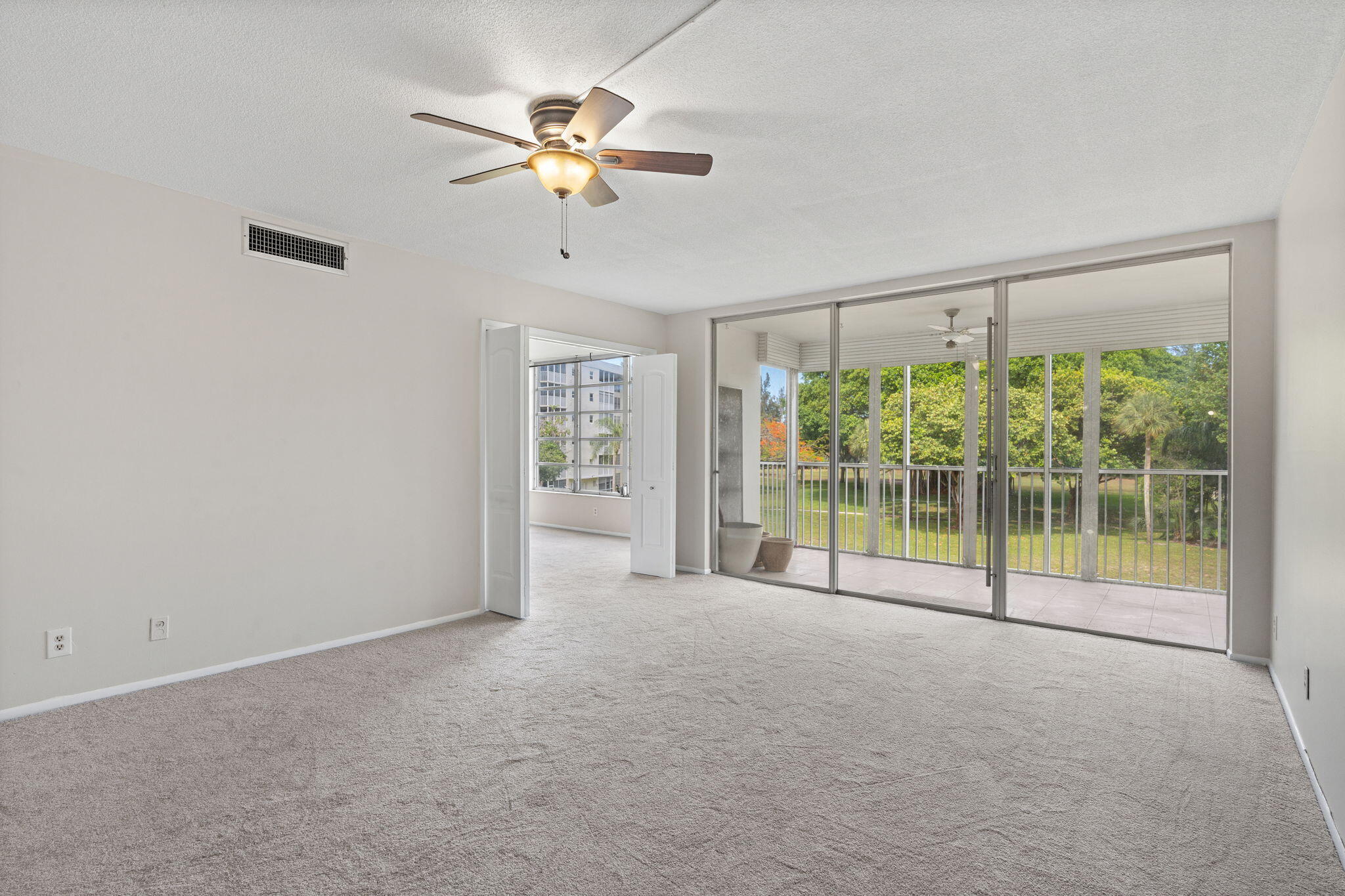 NO 16 PALM-AIRE COUNTRY CLUB - Residential