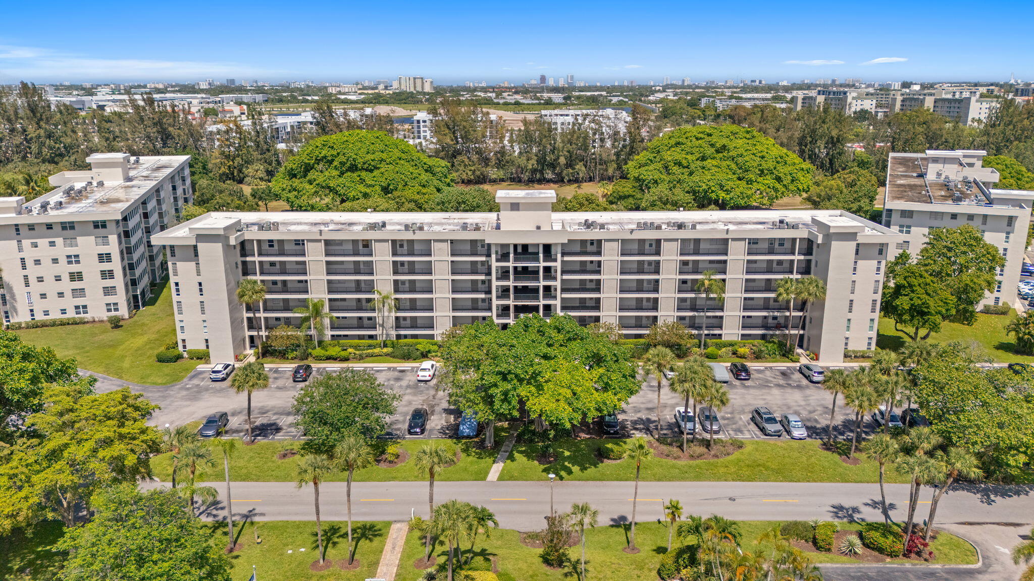 NO 16 PALM-AIRE COUNTRY CLUB - Residential