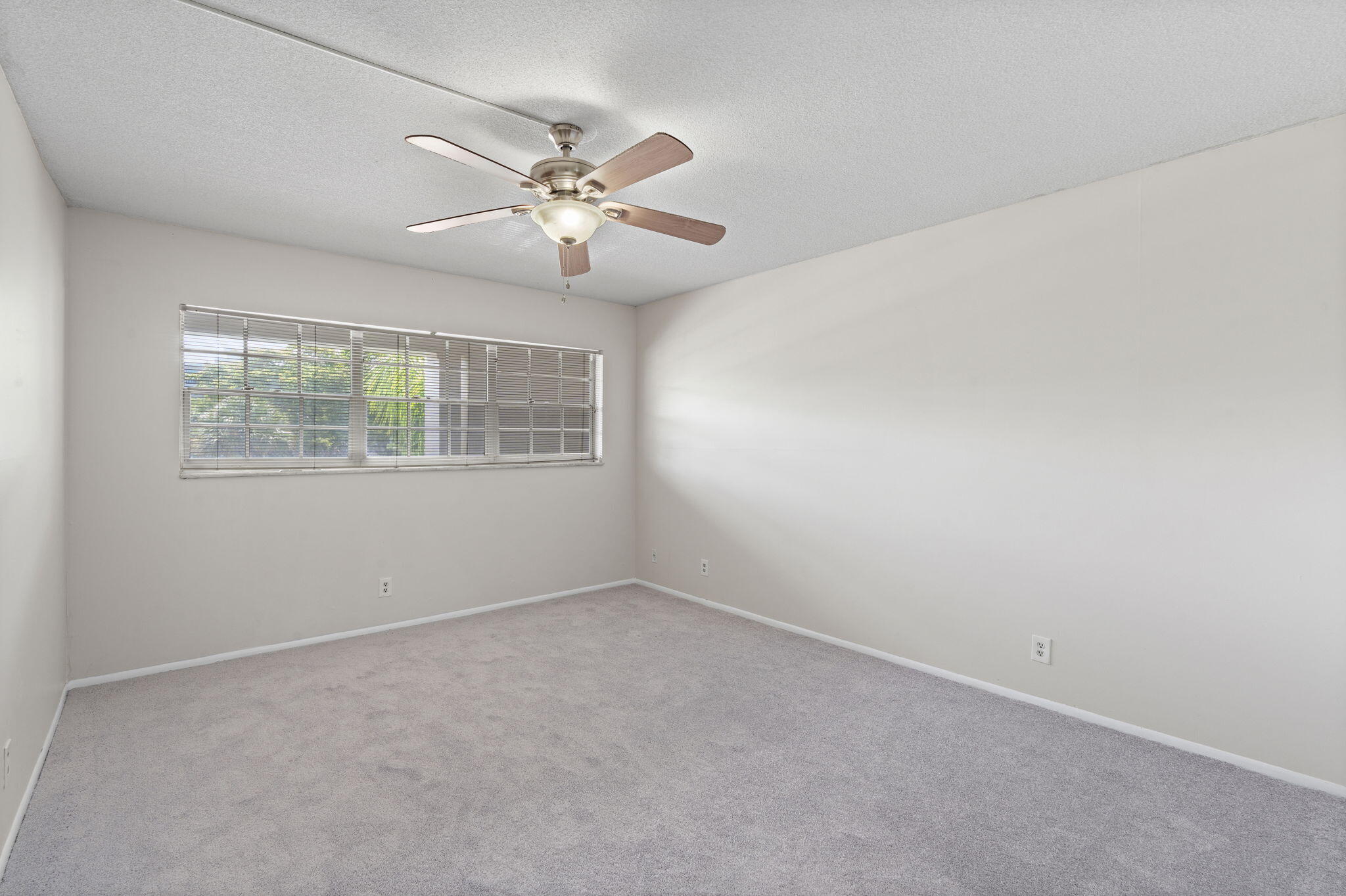 NO 16 PALM-AIRE COUNTRY CLUB - Residential