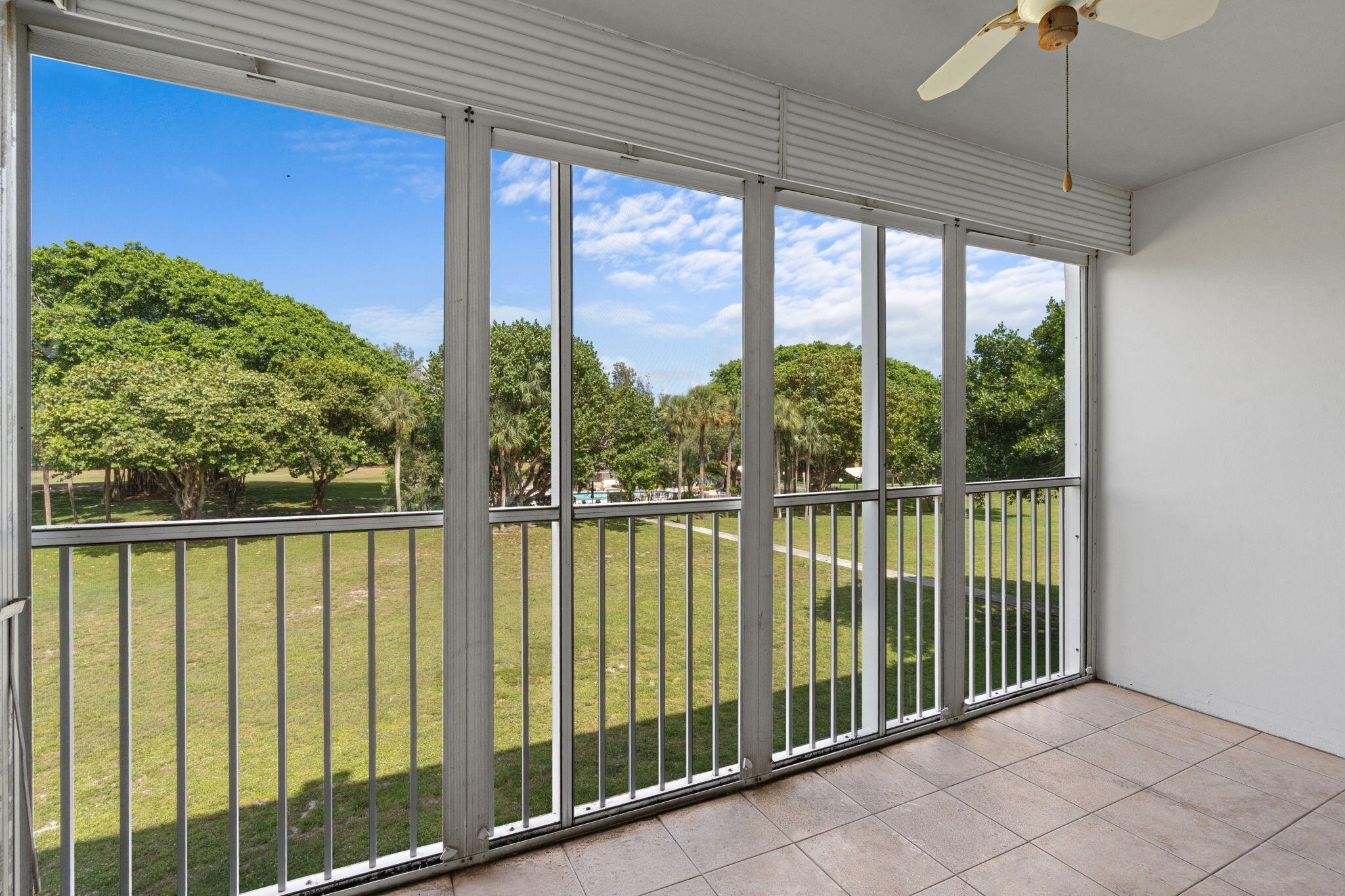 NO 16 PALM-AIRE COUNTRY CLUB - Residential