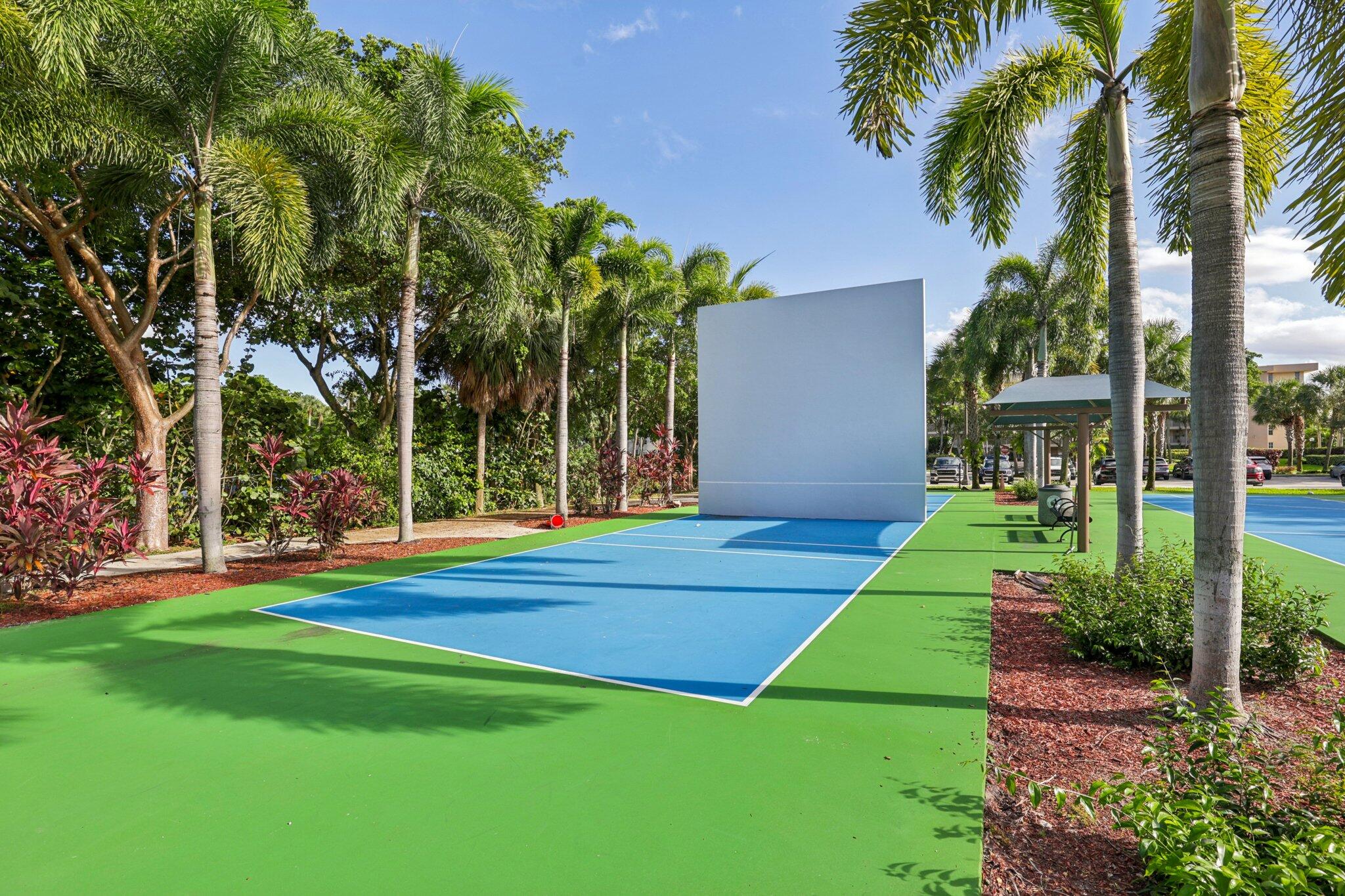 NO 16 PALM-AIRE COUNTRY CLUB - Residential
