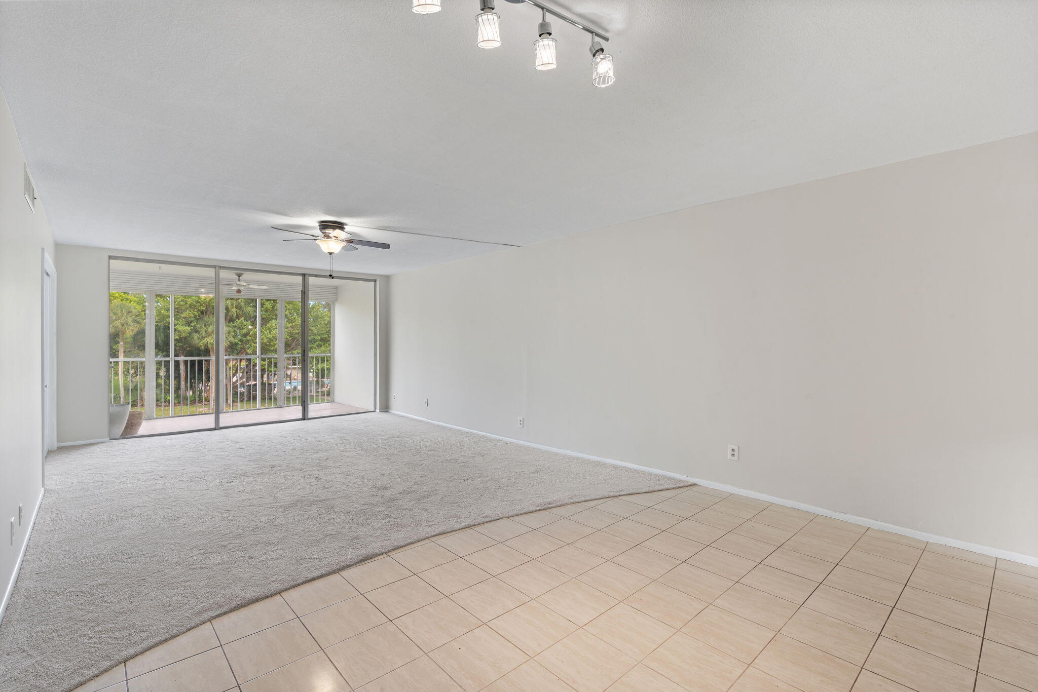 NO 16 PALM-AIRE COUNTRY CLUB - Residential