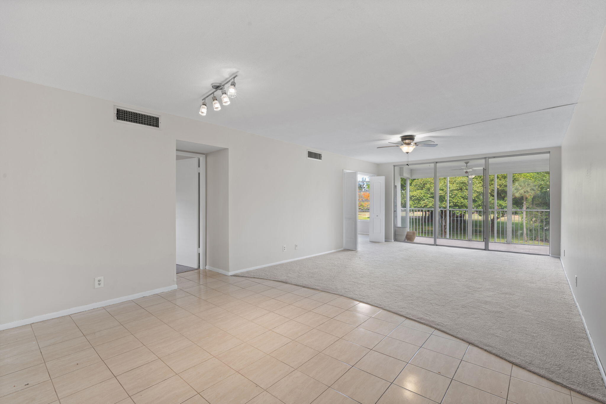 NO 16 PALM-AIRE COUNTRY CLUB - Residential