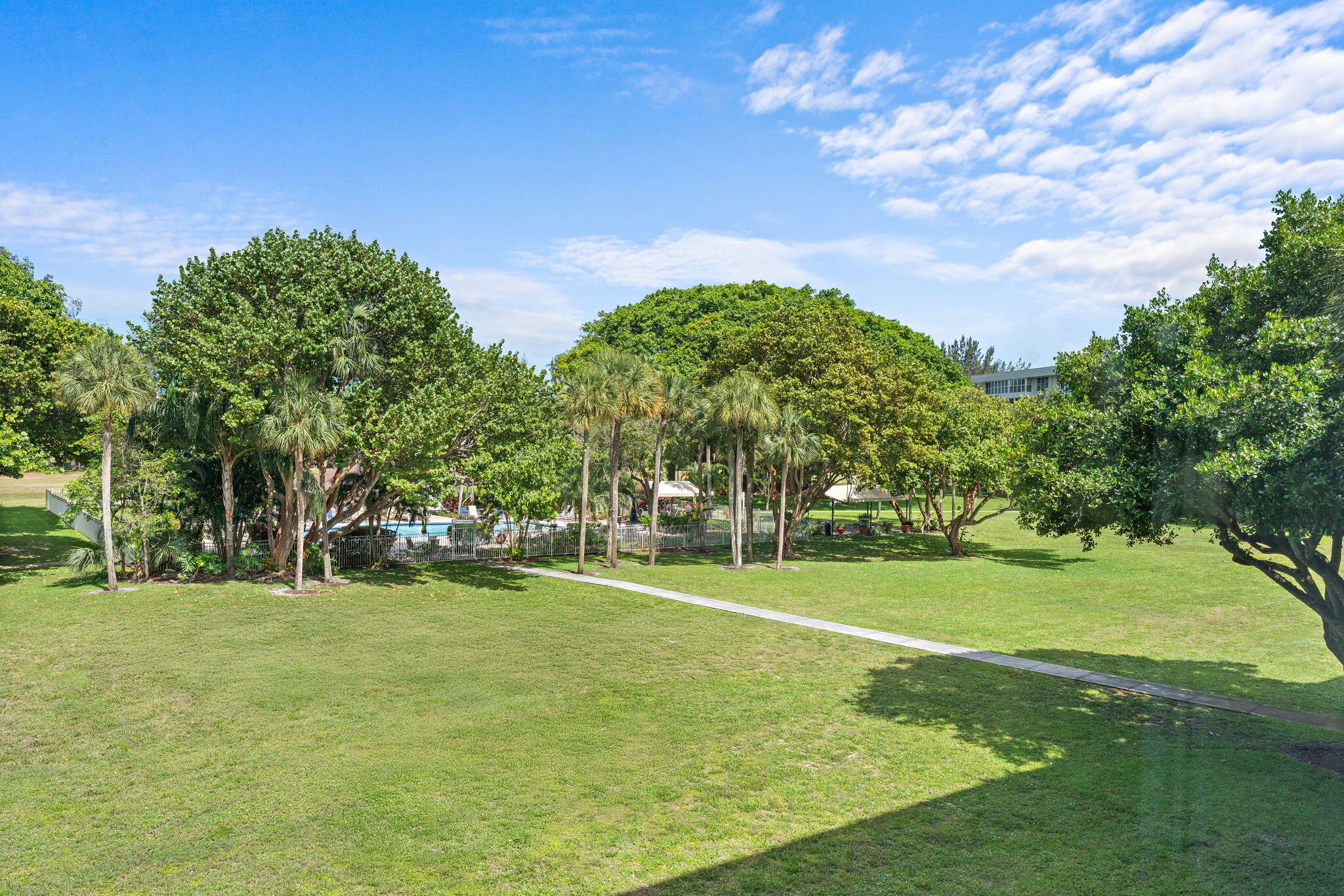 NO 16 PALM-AIRE COUNTRY CLUB - Residential