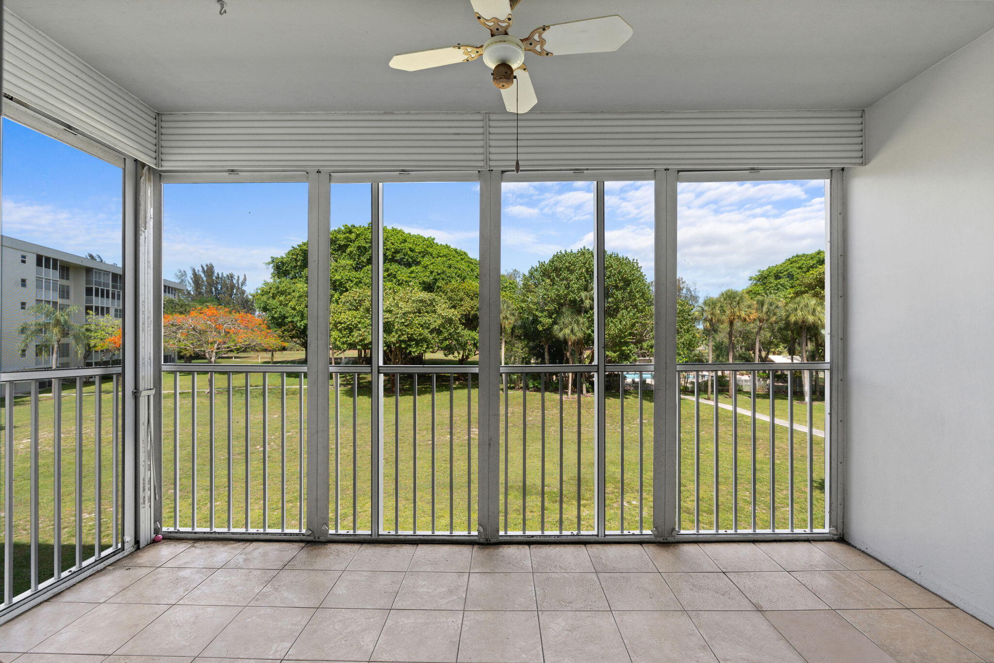 NO 16 PALM-AIRE COUNTRY CLUB - Residential
