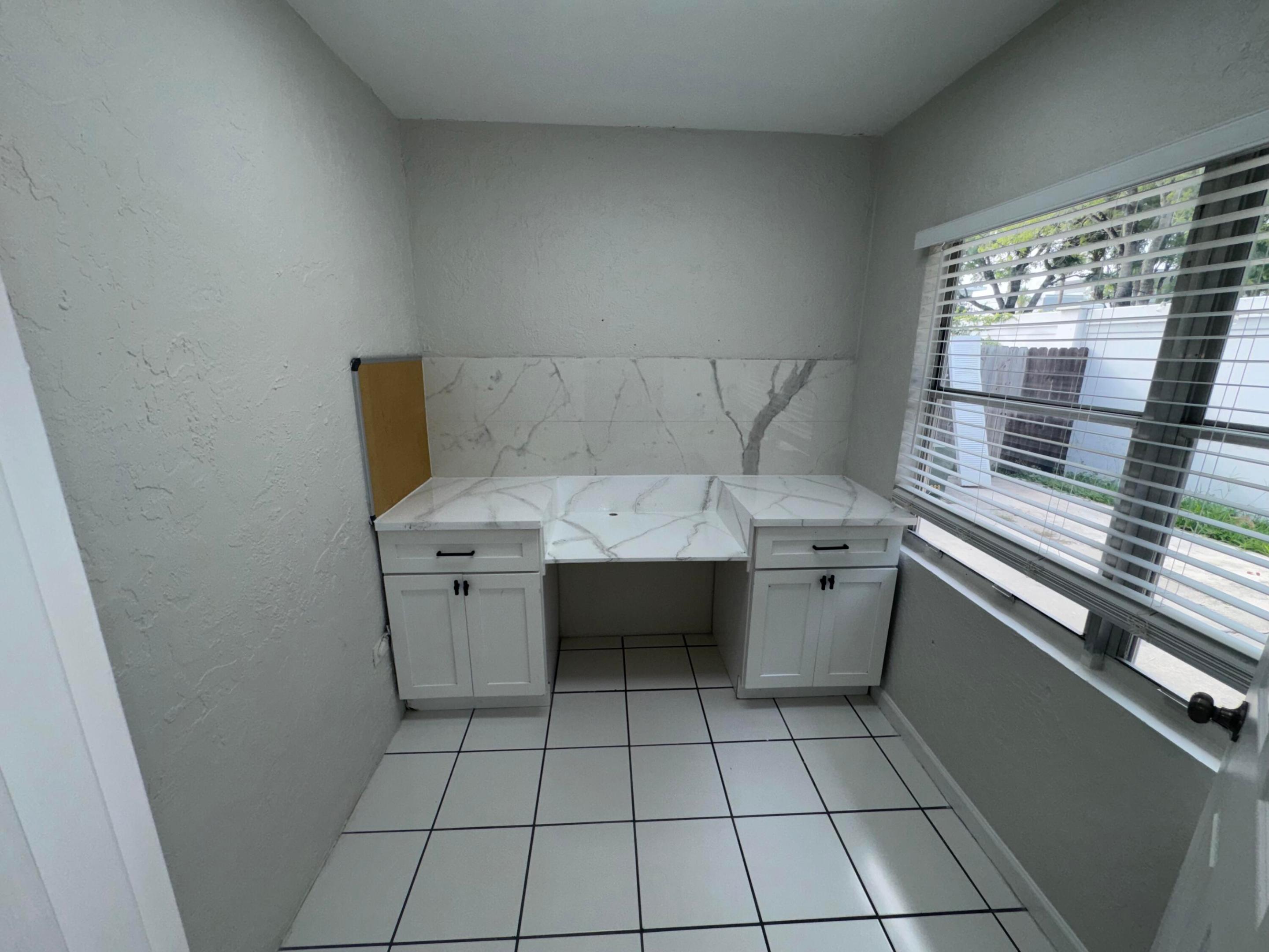 OCTOBER PARK - Residential Lease