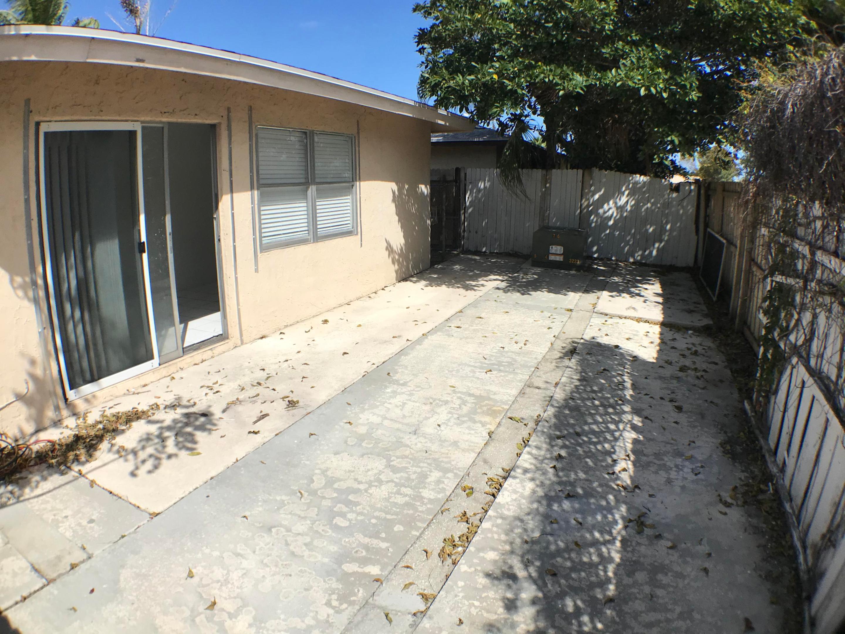 OCTOBER PARK - Residential Lease