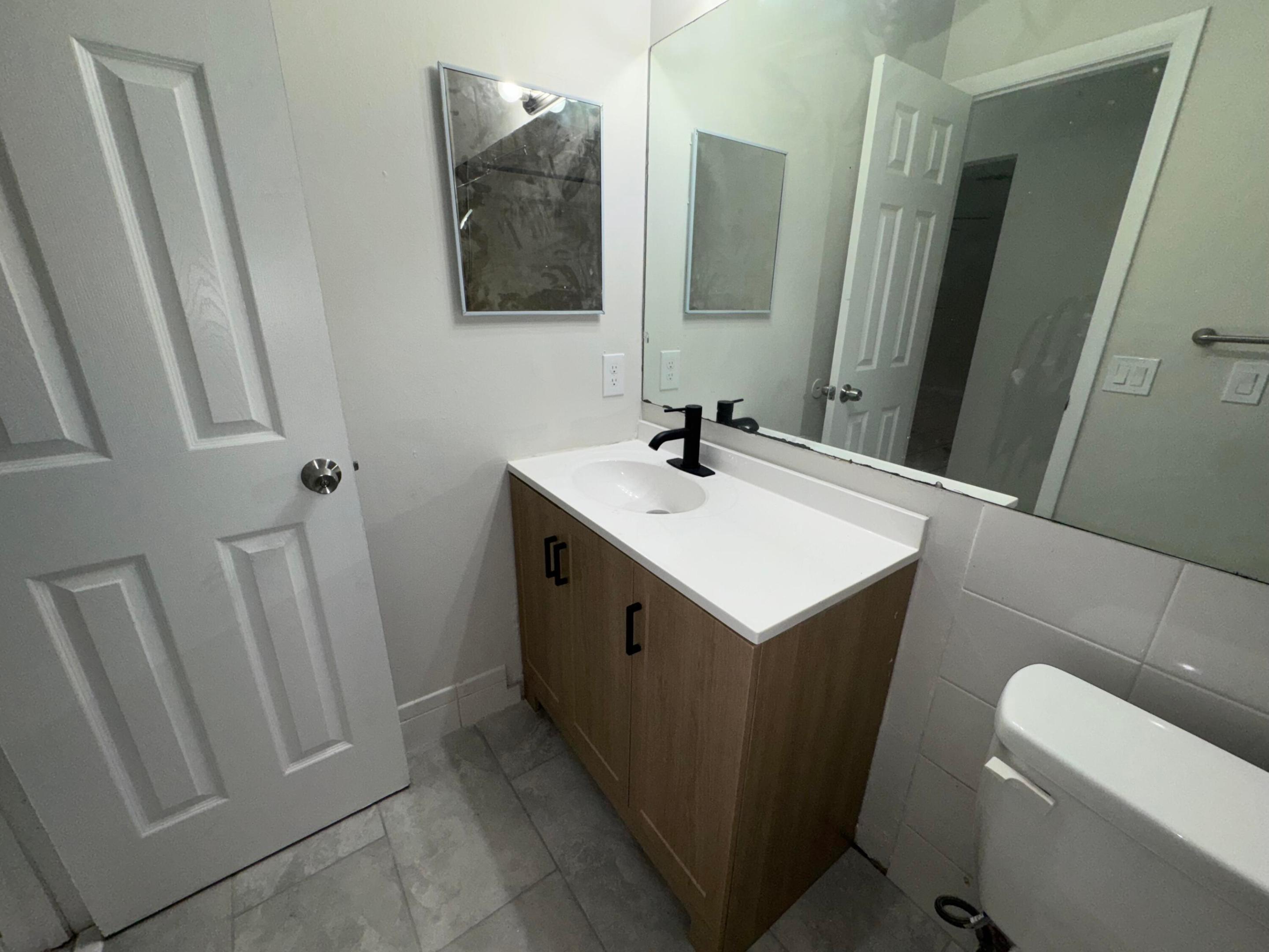 OCTOBER PARK - Residential Lease