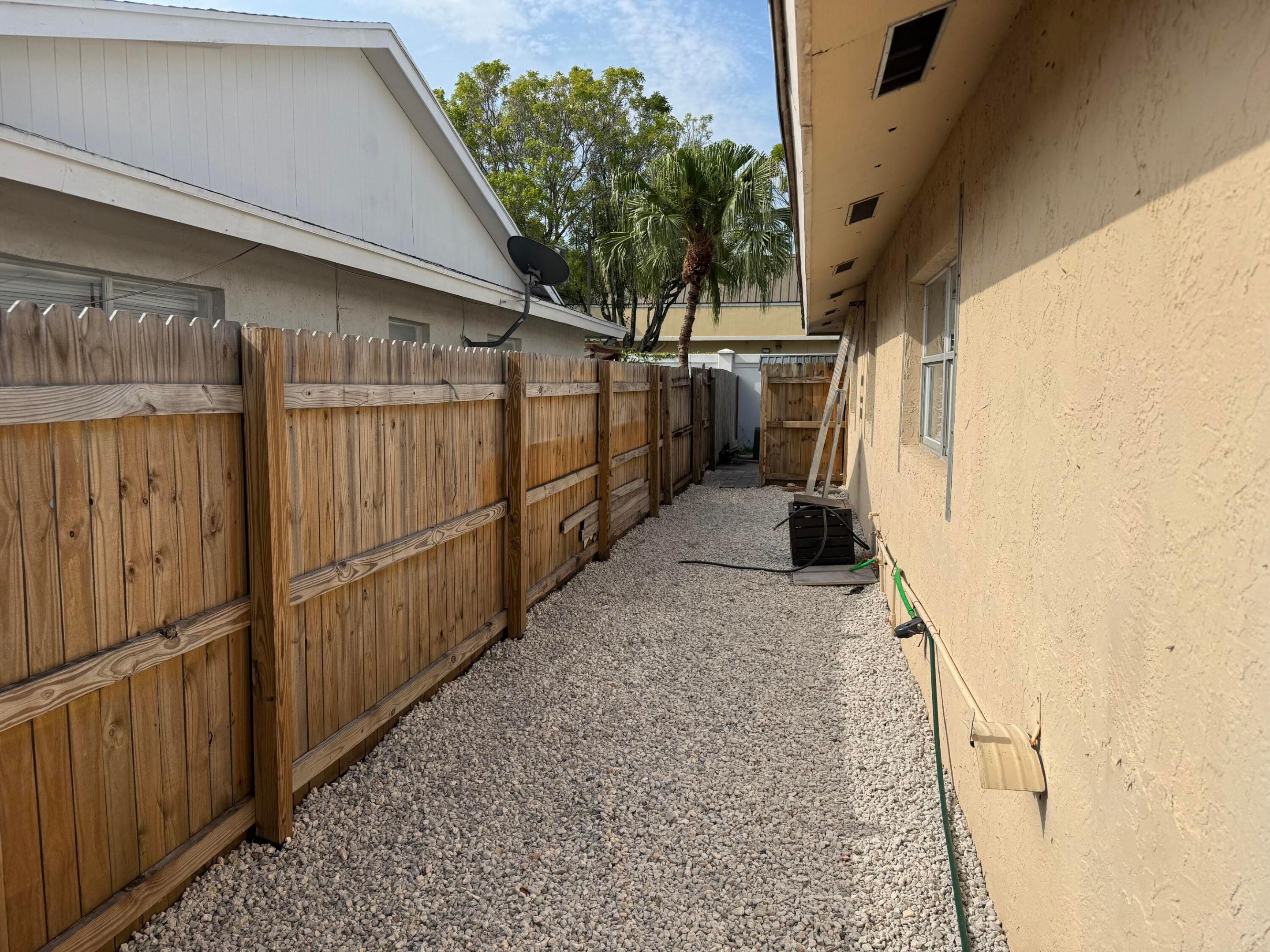 OCTOBER PARK - Residential Lease