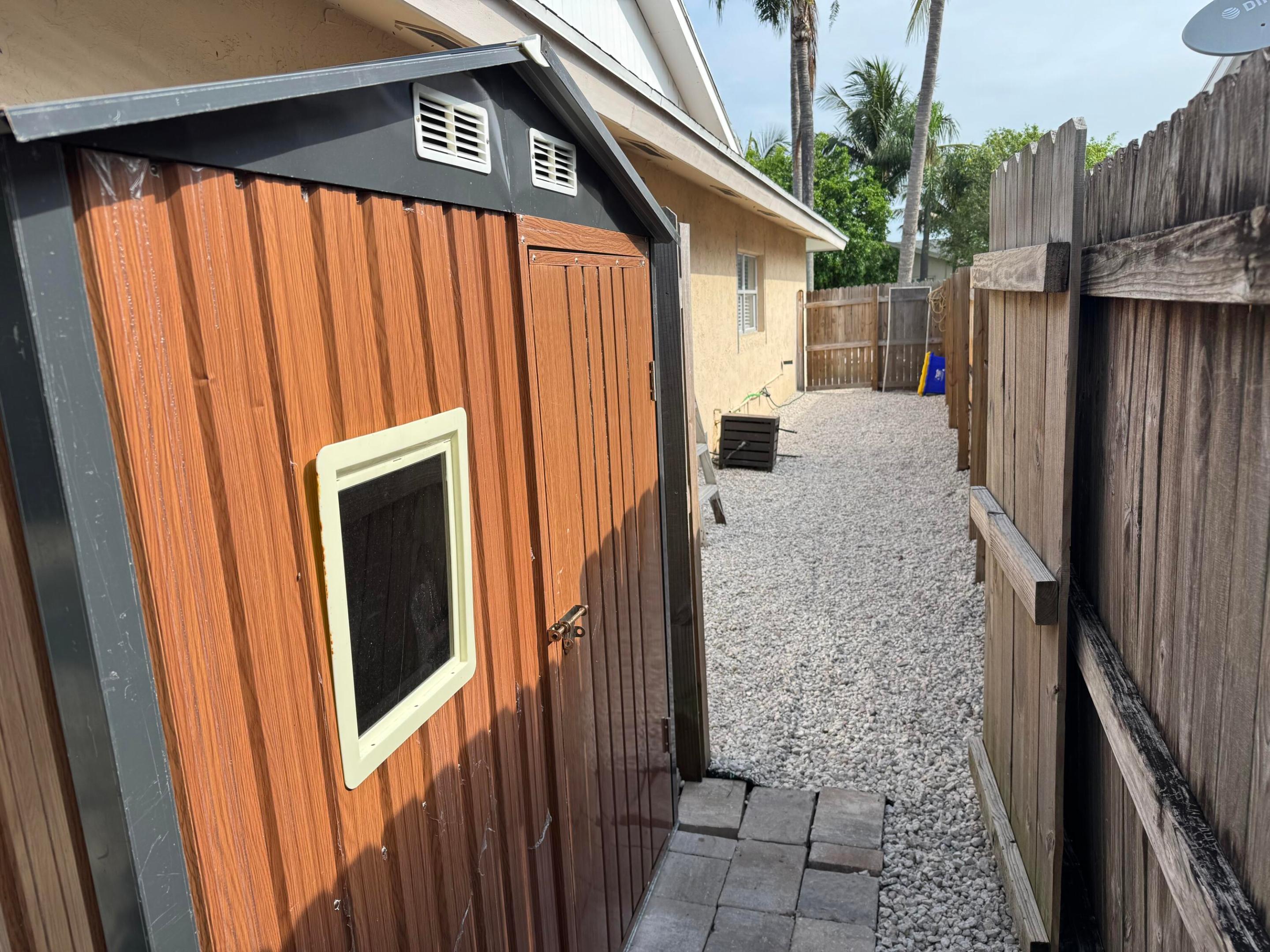 OCTOBER PARK - Residential Lease