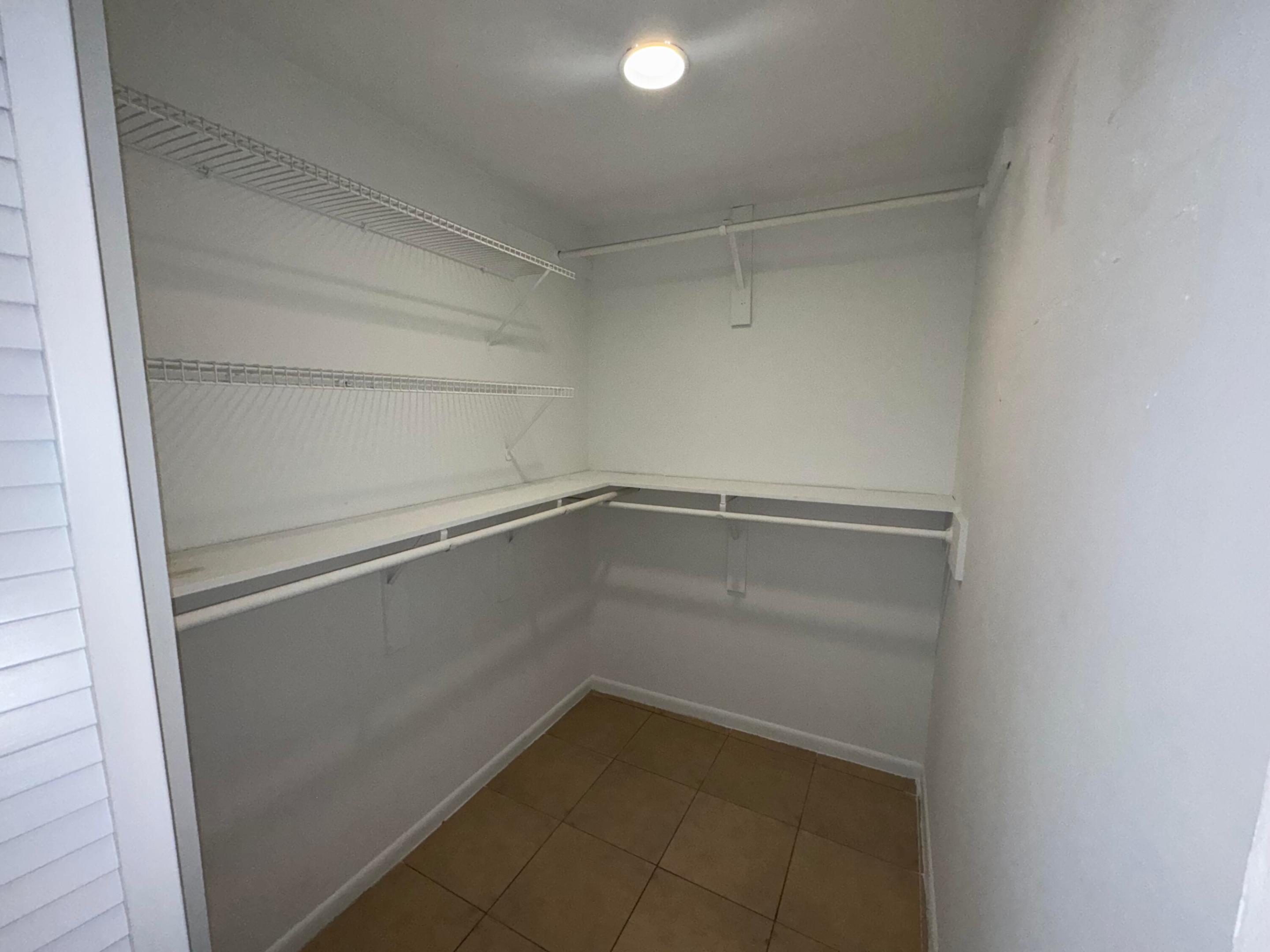 OCTOBER PARK - Residential Lease