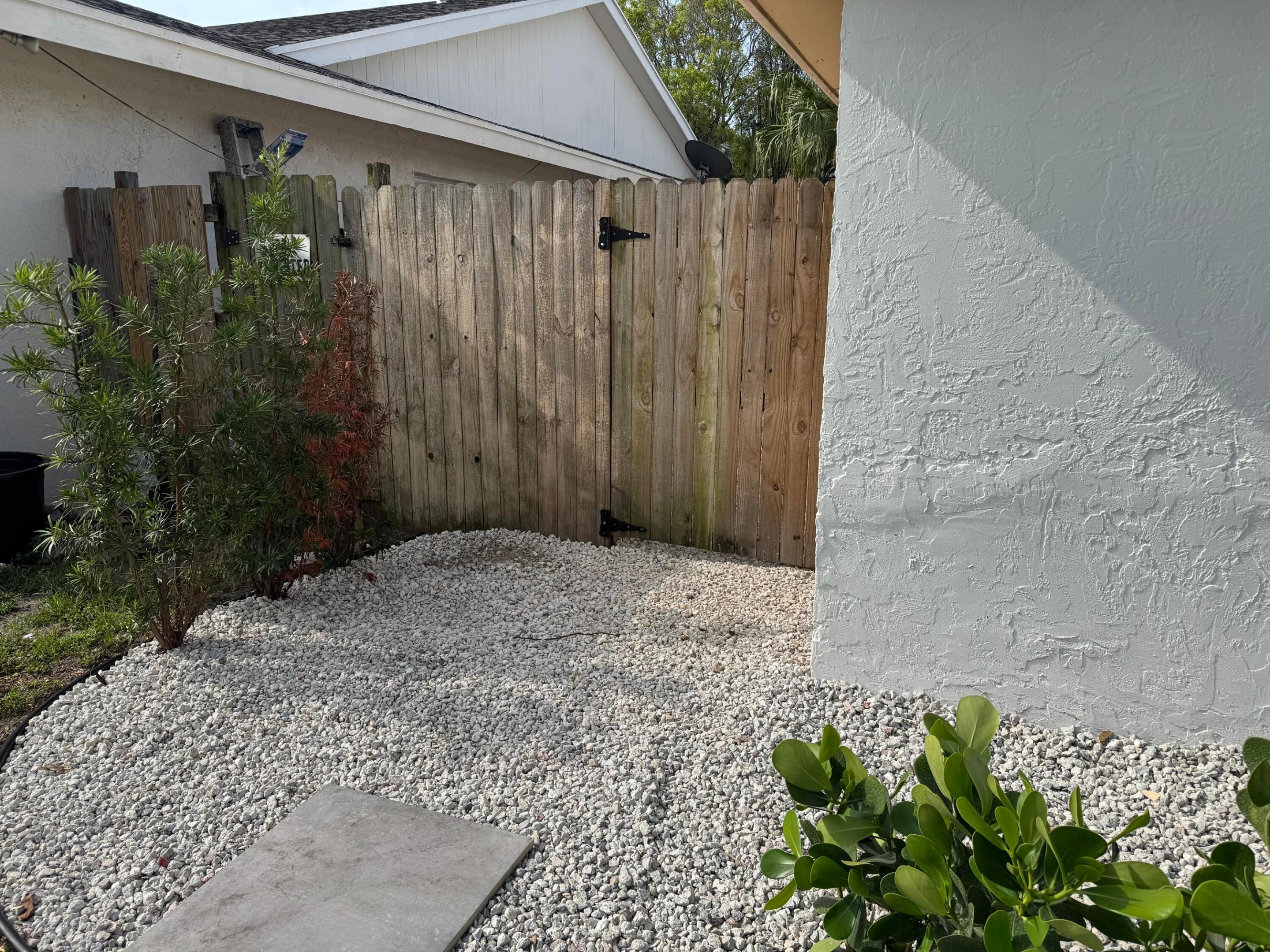 OCTOBER PARK - Residential Lease