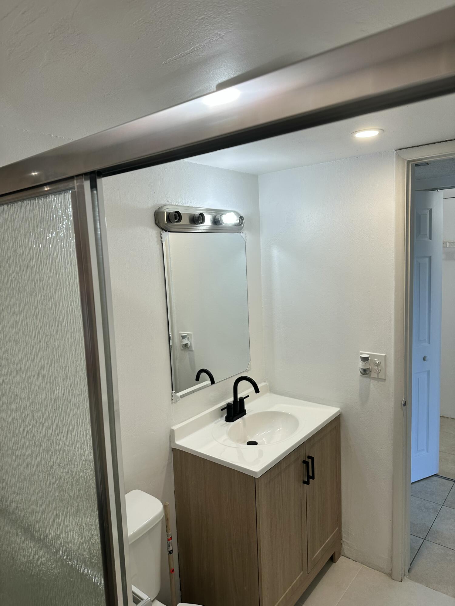 VILLAGE GREEN AVON CONDO - Residential Lease