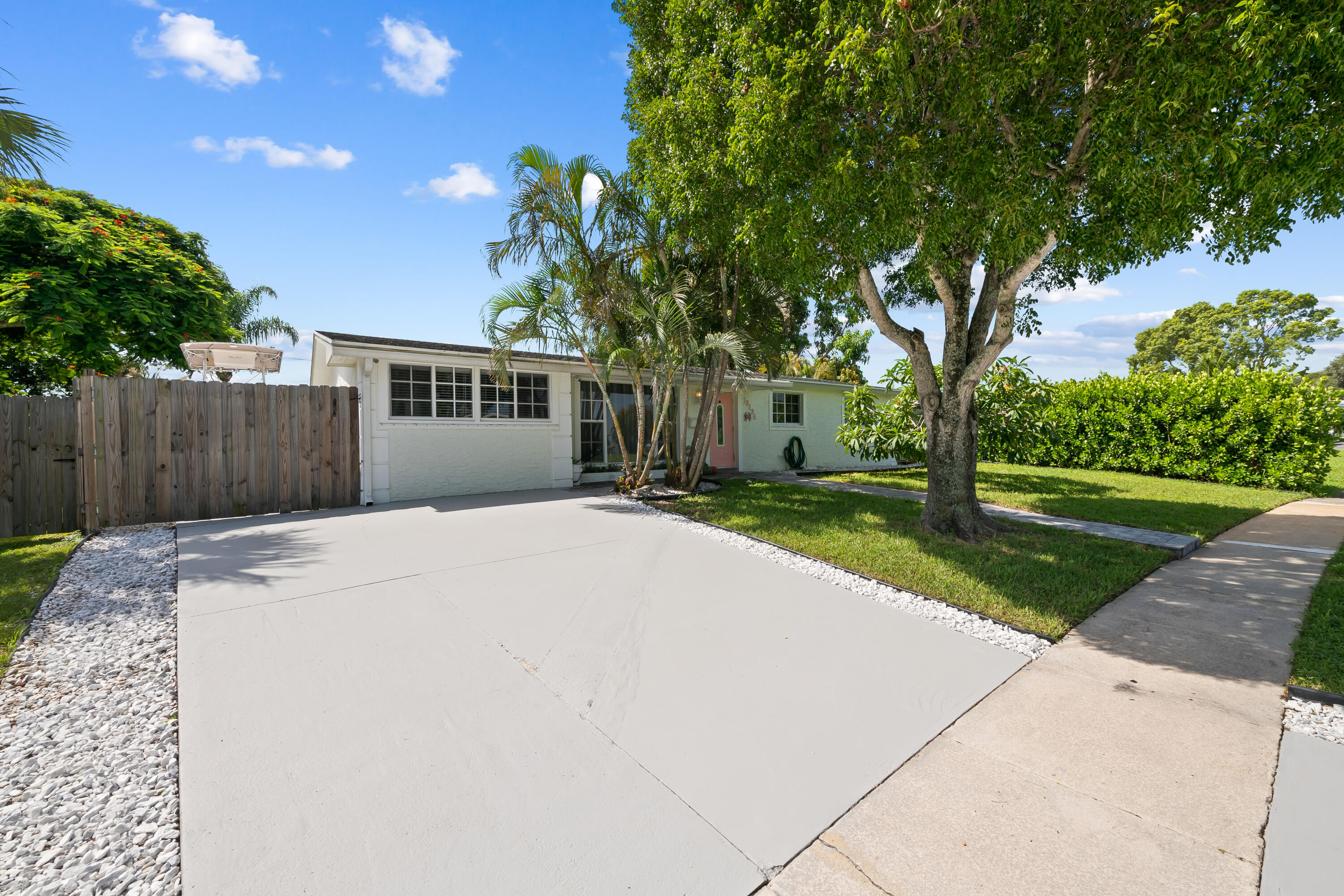 PALM BEACH CABANA COLONY 1 - Residential
