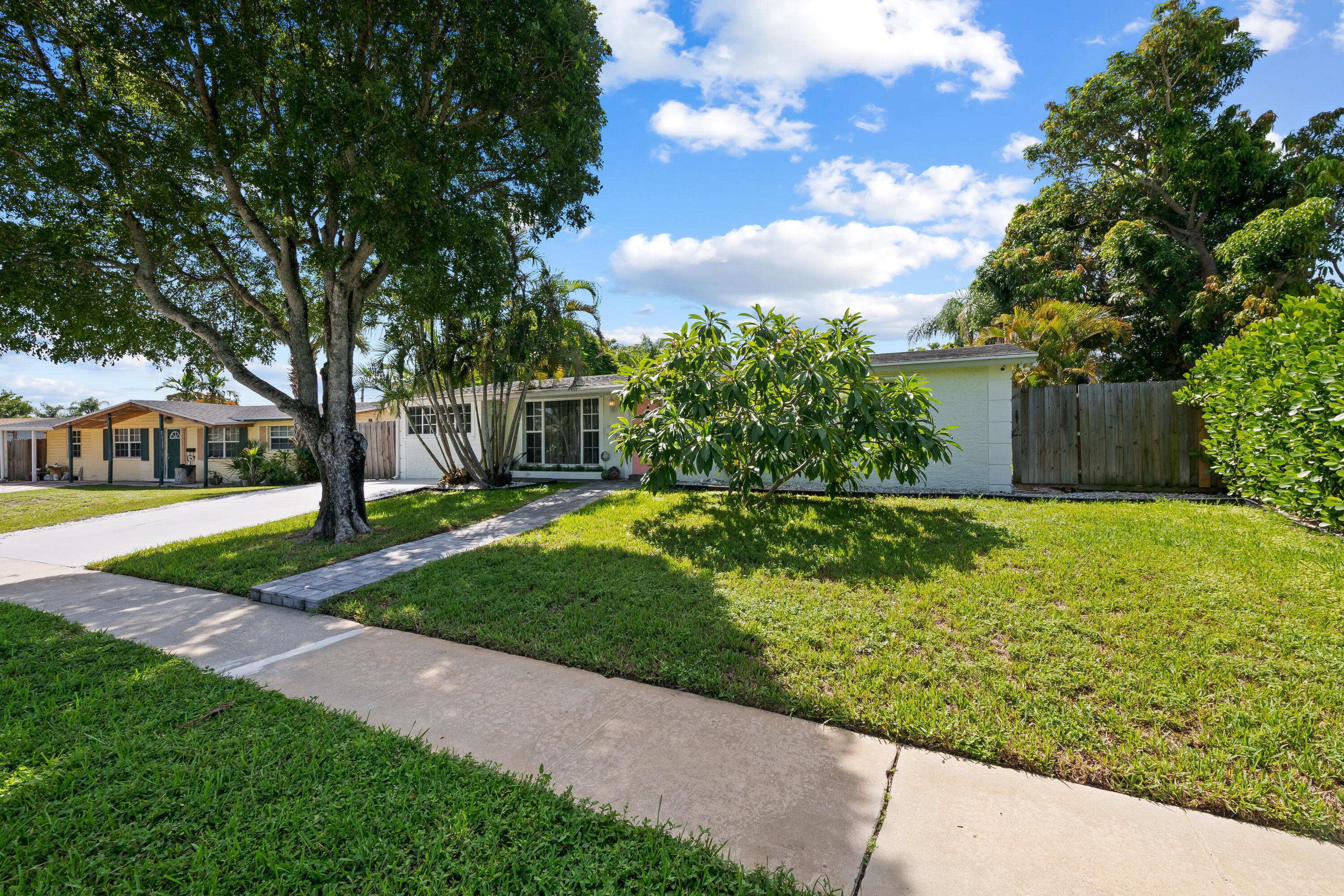 PALM BEACH CABANA COLONY 1 - Residential