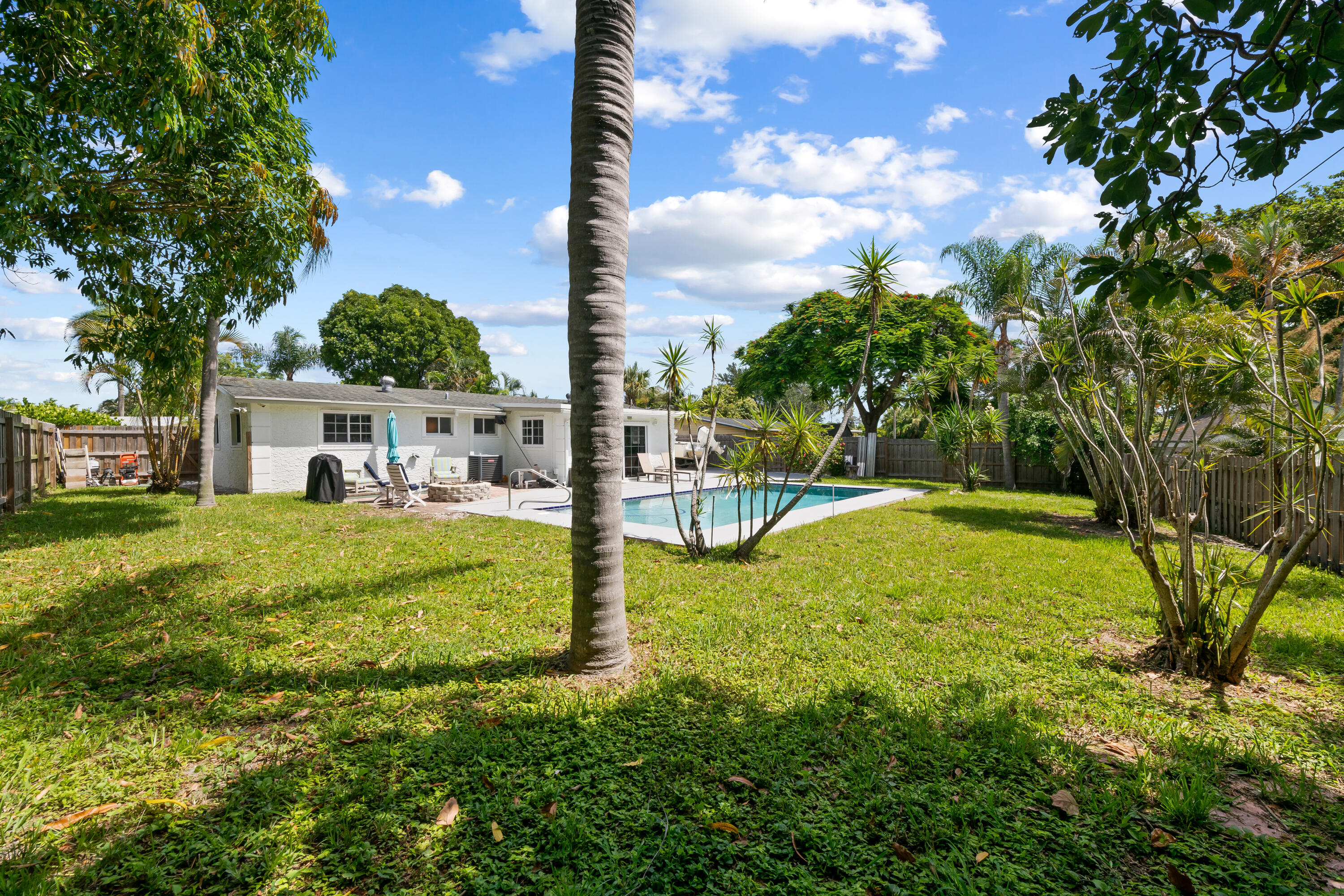 PALM BEACH CABANA COLONY 1 - Residential