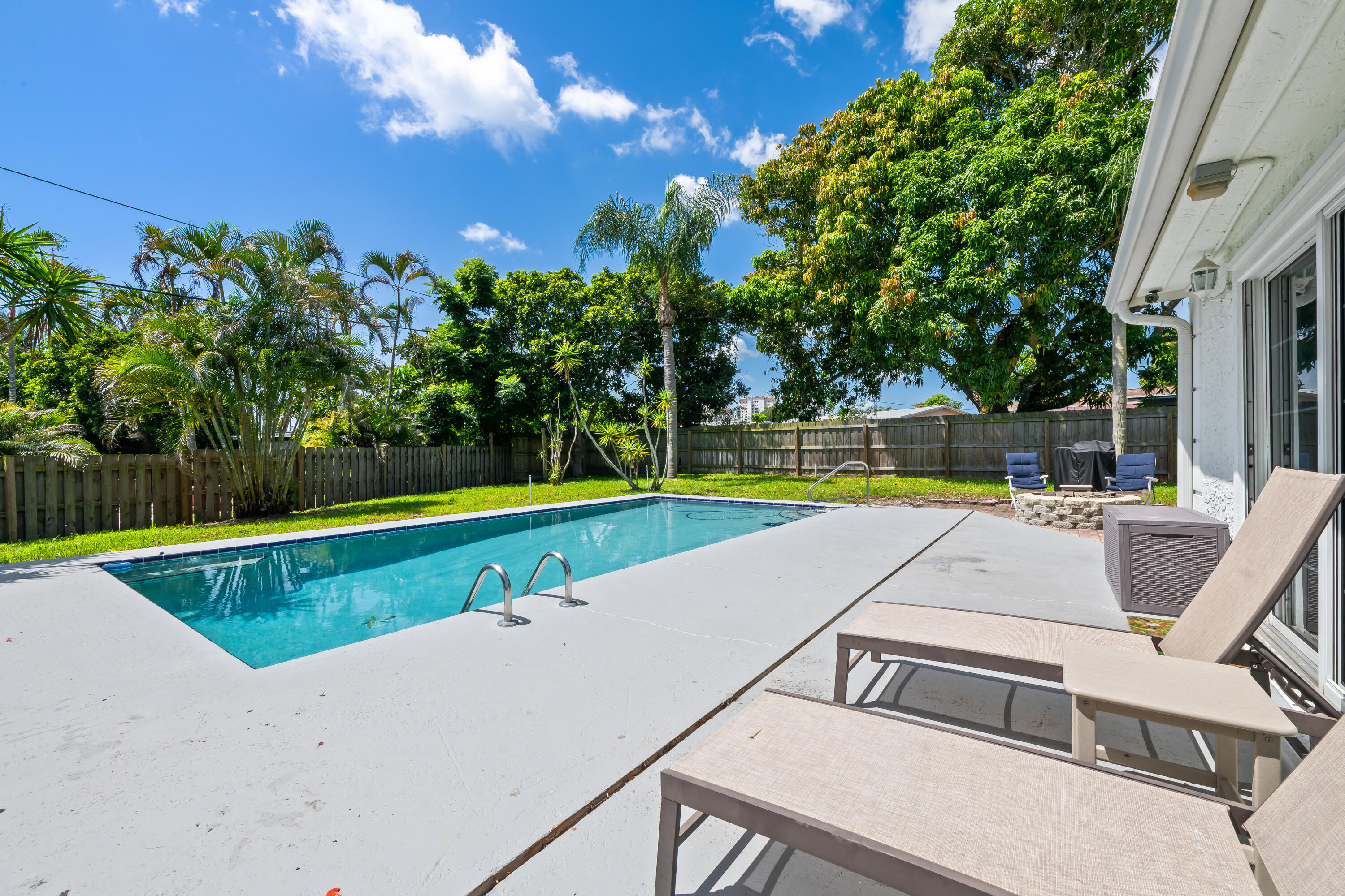 PALM BEACH CABANA COLONY 1 - Residential