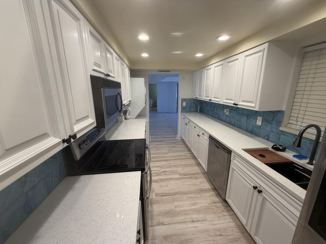 POINTE CONDO - Residential