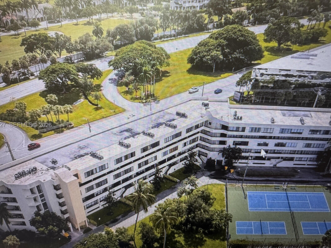 POINTE CONDO - Residential