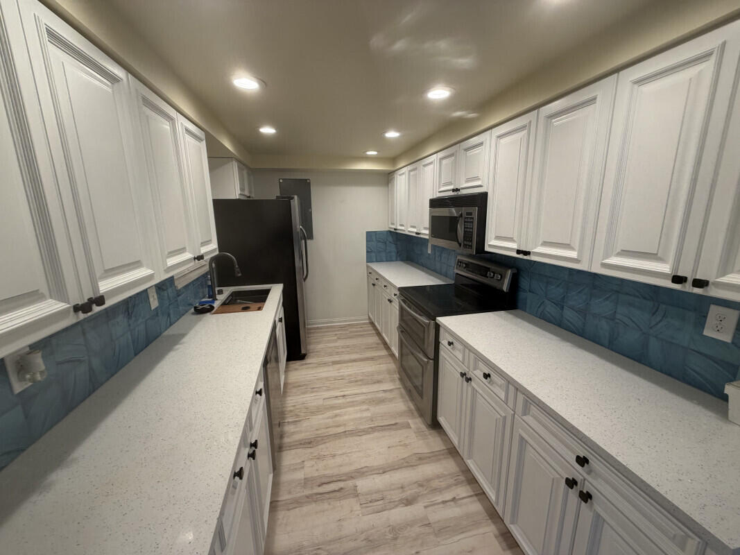 POINTE CONDO - Residential