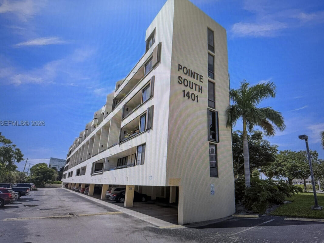 POINTE CONDO - Residential