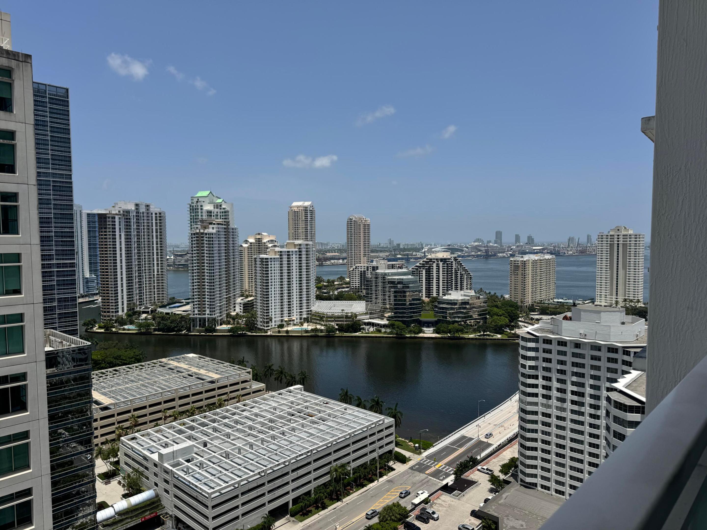 Enjoy stunning city views from the private balcony of this bright and spacious residence at Brickell Plaza. The open living area offers plenty of space, complemented by a comfortable walk-in closet and an in-unit washer and dryer. The convenient bathroom adds comfort, while the bedroom's oversized windows showcase beautiful natural light by day and sparkling city views at night.