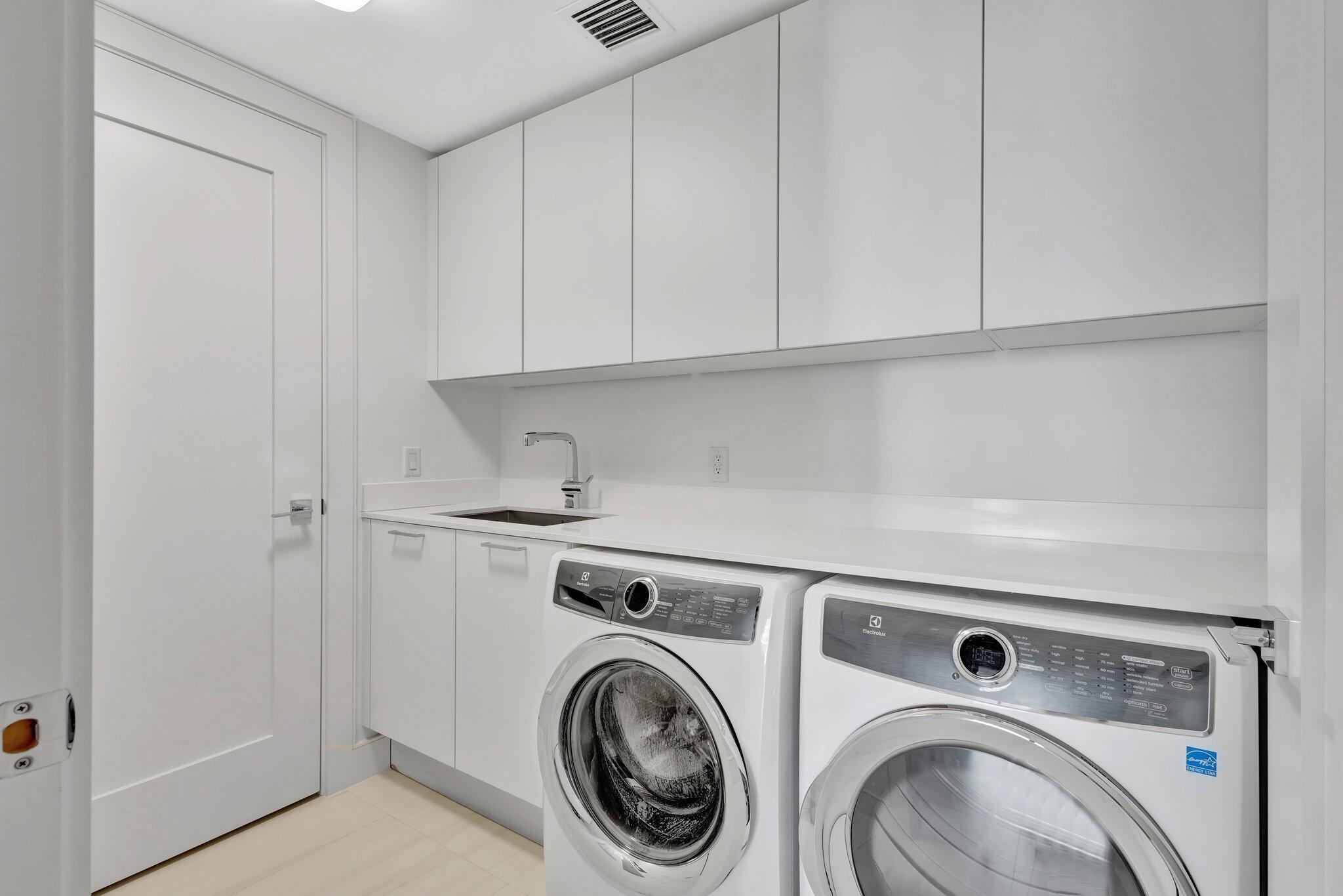 VISTABLUE SINGER ISLAND CONDO - Residential