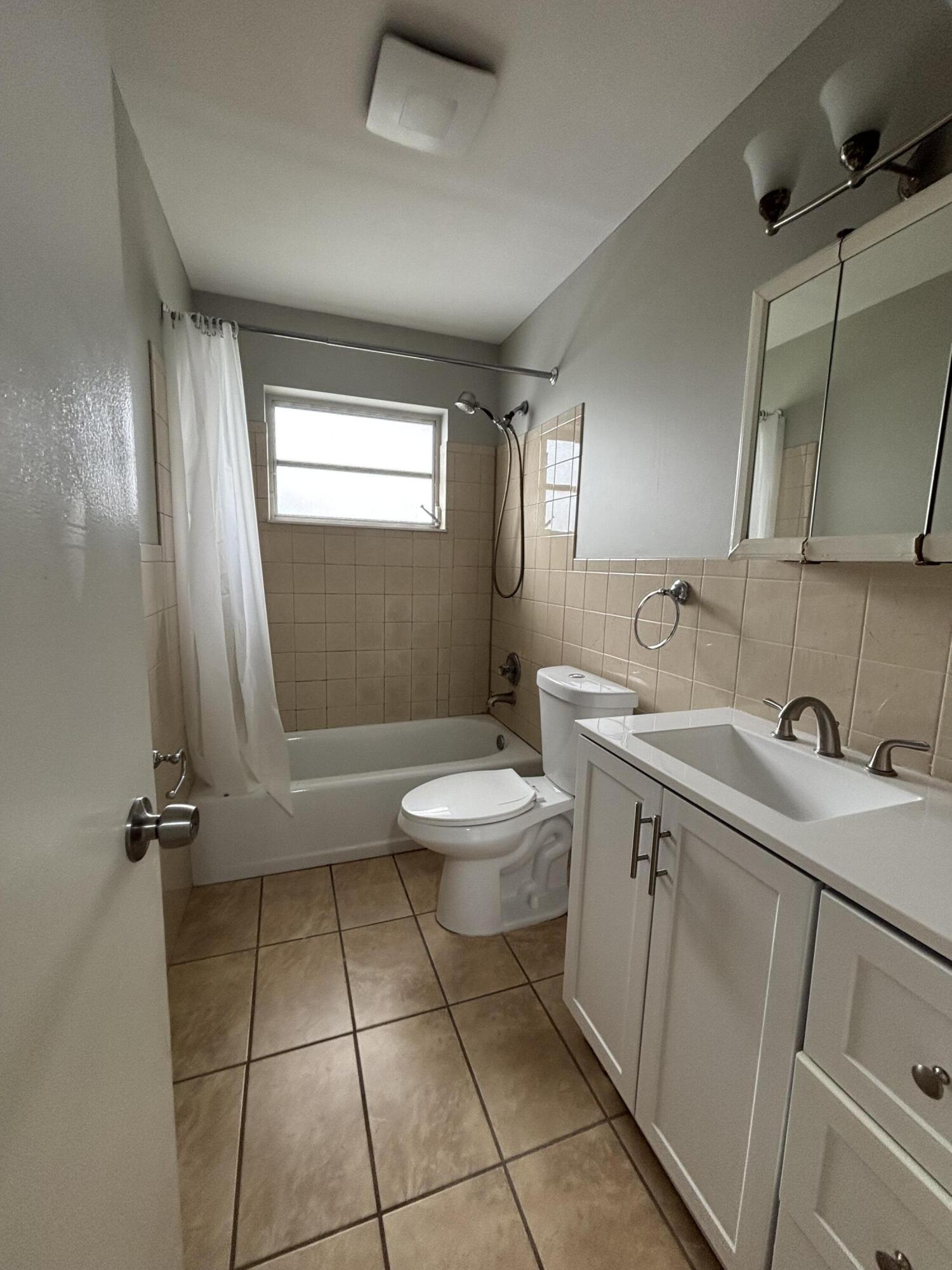 ROYAL PINES - Residential Lease