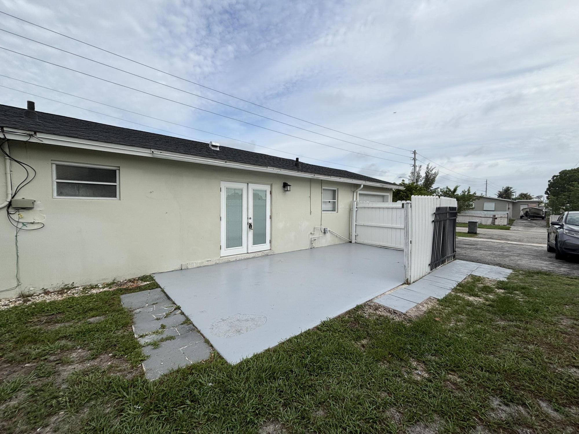 ROYAL PINES - Residential Lease