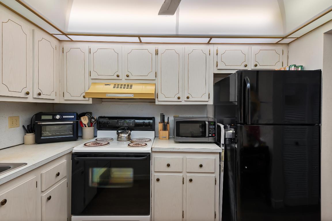 SABAL PALM VILLAGE 2 CONDO - Residential