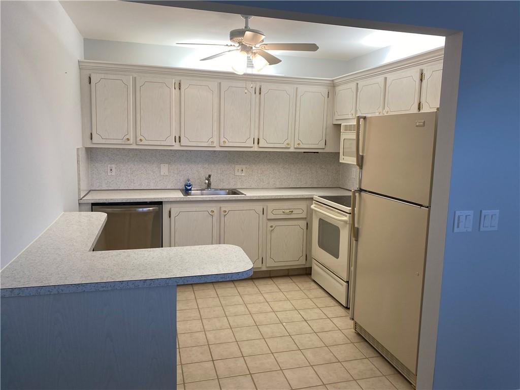 GREAT LOCATION IN MUCH SOUGHT AFTER LYNDHURST AREA. 2 BEDROOM 2 FULL BATH, FRESHLY PAINTED UNIT, WITH NEW VANITY IN MASTER BATH, UPDATED GUEST BATH WITH WALK IN SHOWER, 2 YEAR OLD A/C, AN NEW ELECTRICAL PANEL. TILE ON THE DIAGONAL WITH CARPET IN BOTH BEDROOMS. ENCLOSED/SCREENED  PATO   AREA OVER LOOKING GARDEN VIEW. SHORT WALK TO LYNDHURST POOL, AND CLUBHOUSE. BUILDING HAS OUTDOOR SEATING AREA FOR UNIT OWNERS. THIS UNIT IS MOVE IN READY. CLUBHOUSE HAS MOVIE THEATER, INDOOR POOL, STATE OR THE ART FITNESS CENTER, CRAFT AND MUSIC ROOMS. FREE SHUTTLE SERVICE TO MALLS AND GROGERY STORES. RESTAURANT ON PROPERTY. APPROXIMATELY 4 MILES TO THE BEACH ! NON-RENTAL BUILDING. MONTHY HOA's Cen Club $106, Cvemm $128 Seacrest $220. EASY TO SHOW ON SHOWTIME.