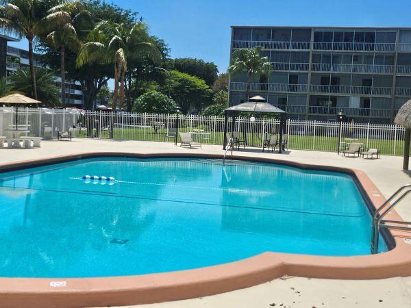 HILLCREST COUNTRY CLUB APTS - Residential