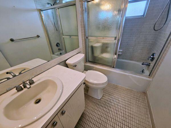 HILLCREST COUNTRY CLUB APTS - Residential