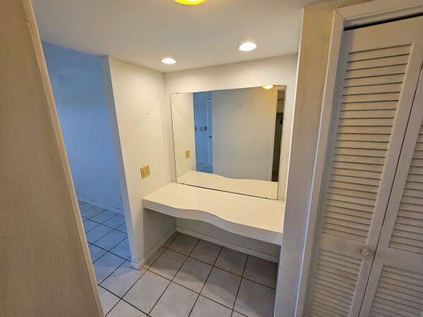 HILLCREST COUNTRY CLUB APTS - Residential