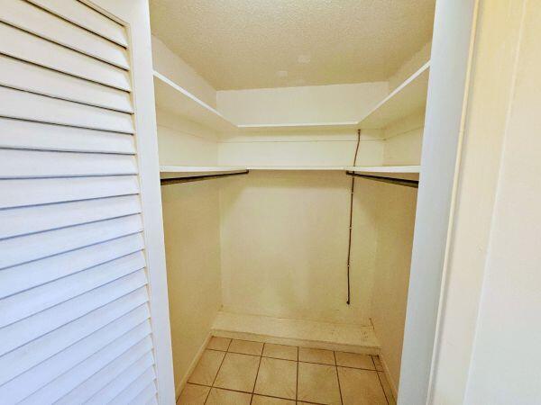 HILLCREST COUNTRY CLUB APTS - Residential