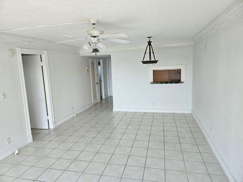 HILLCREST COUNTRY CLUB APTS - Residential