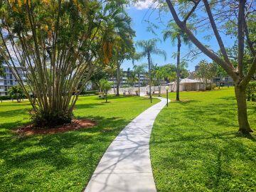 HILLCREST COUNTRY CLUB APTS - Residential