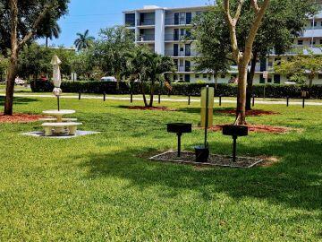HILLCREST COUNTRY CLUB APTS - Residential