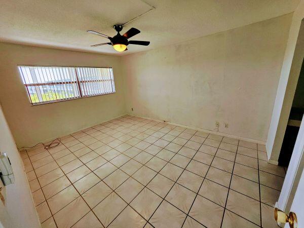 HILLCREST COUNTRY CLUB APTS - Residential