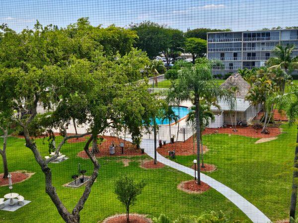HILLCREST COUNTRY CLUB APTS - Residential