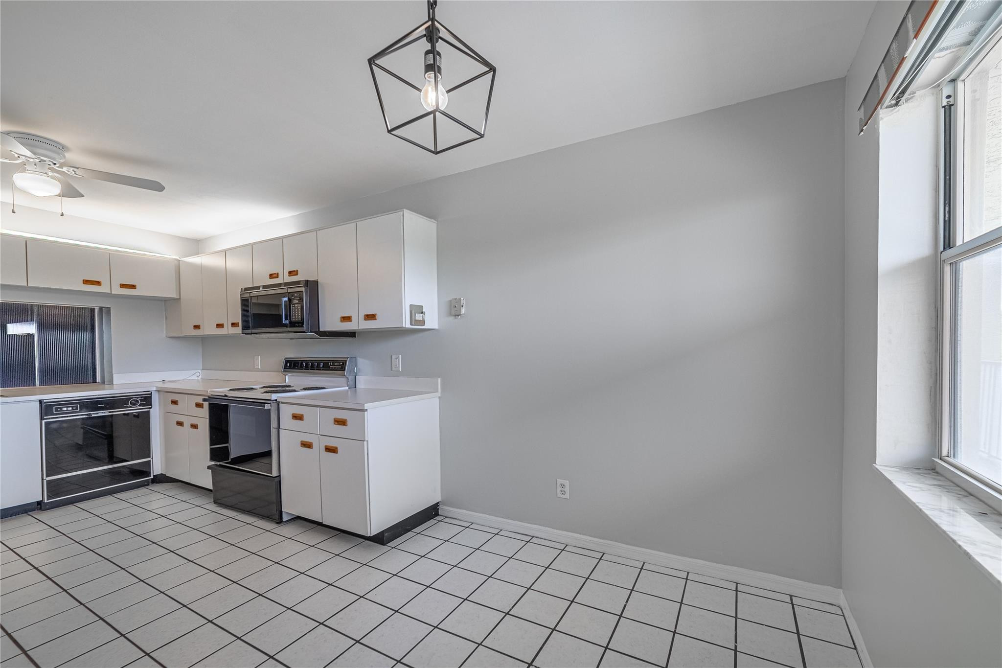 SUNRISE LAKES IV - Residential