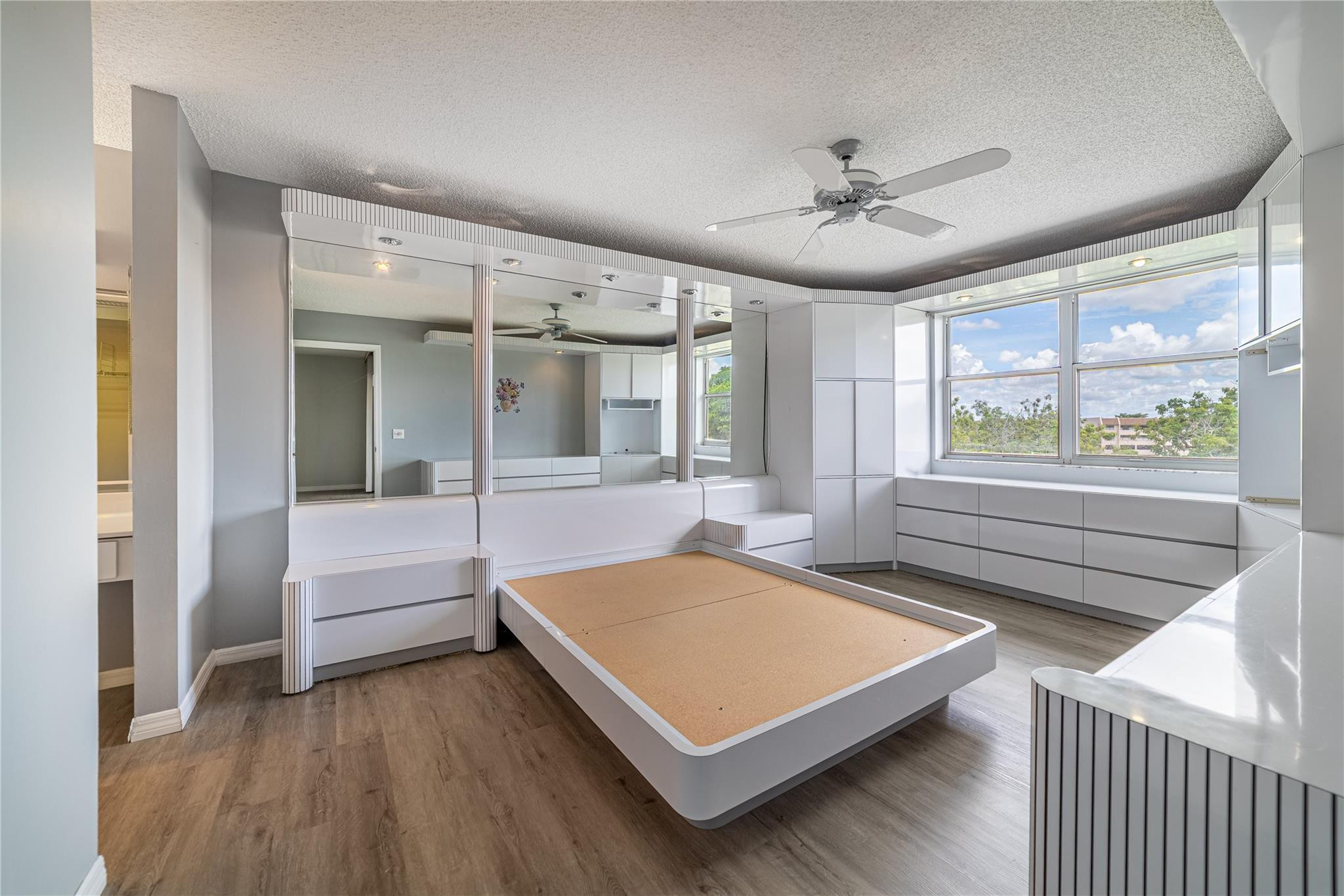 SUNRISE LAKES IV - Residential