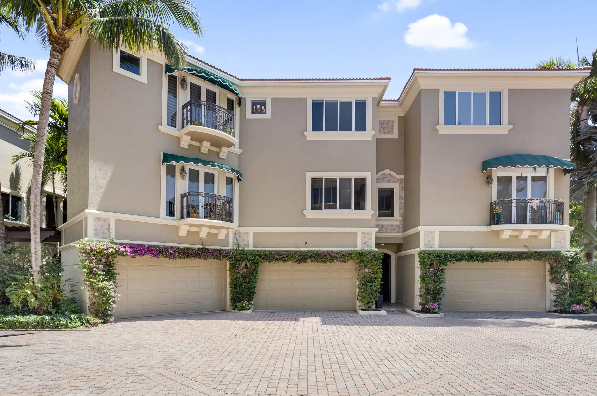 SATURNIA - Residential Lease
