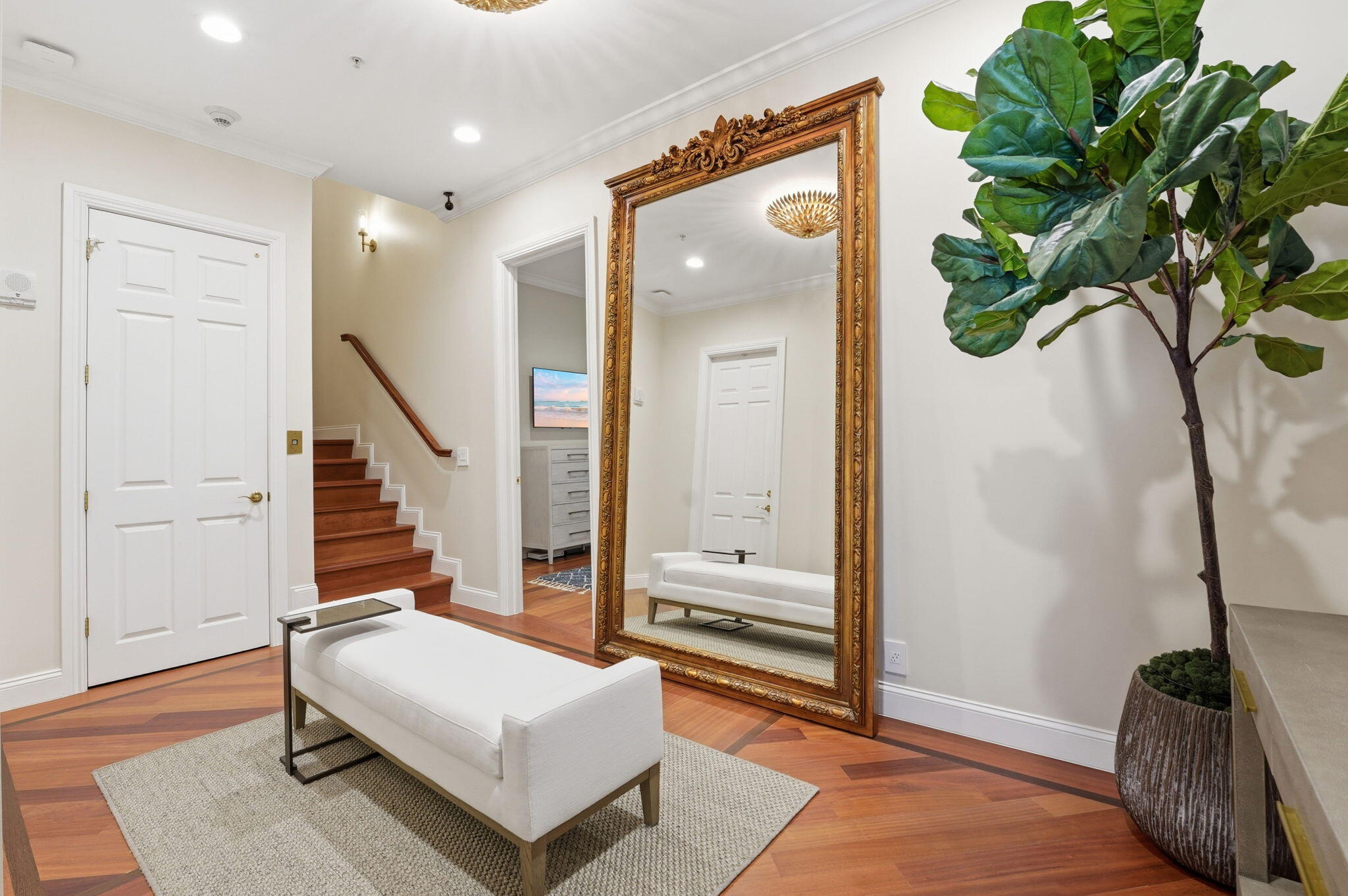 SATURNIA - Residential Lease