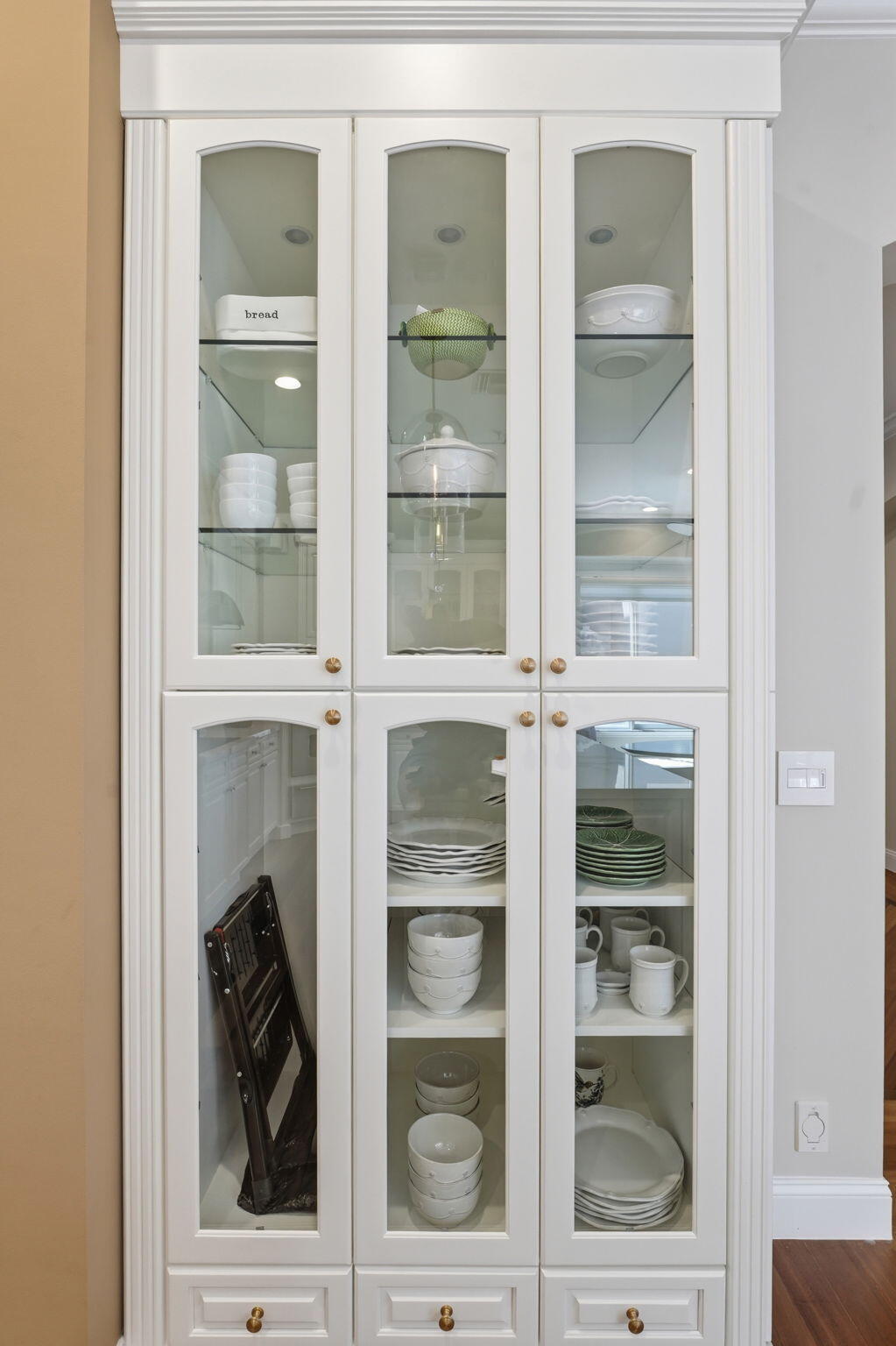 SATURNIA - Residential Lease