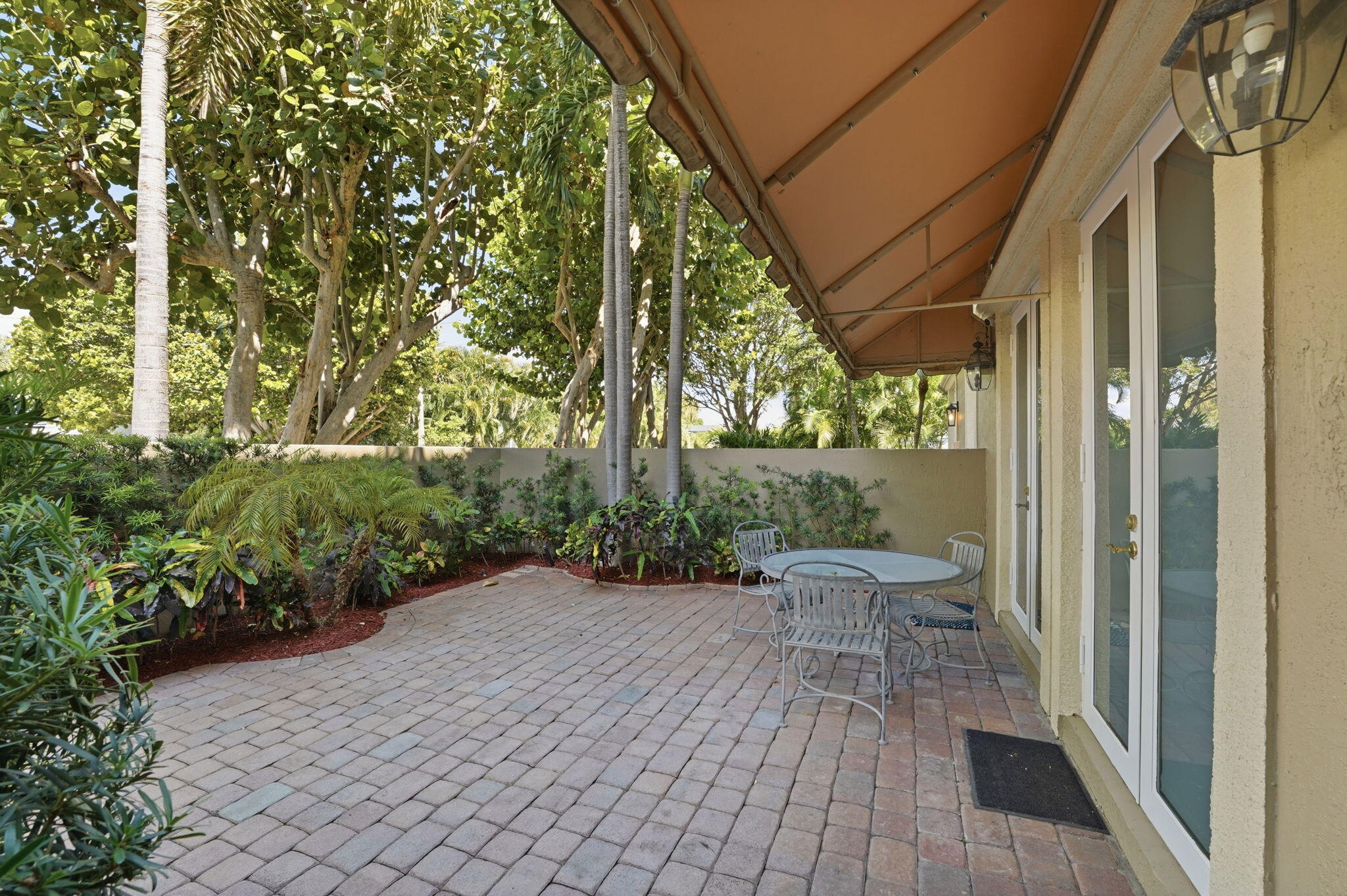SATURNIA - Residential Lease