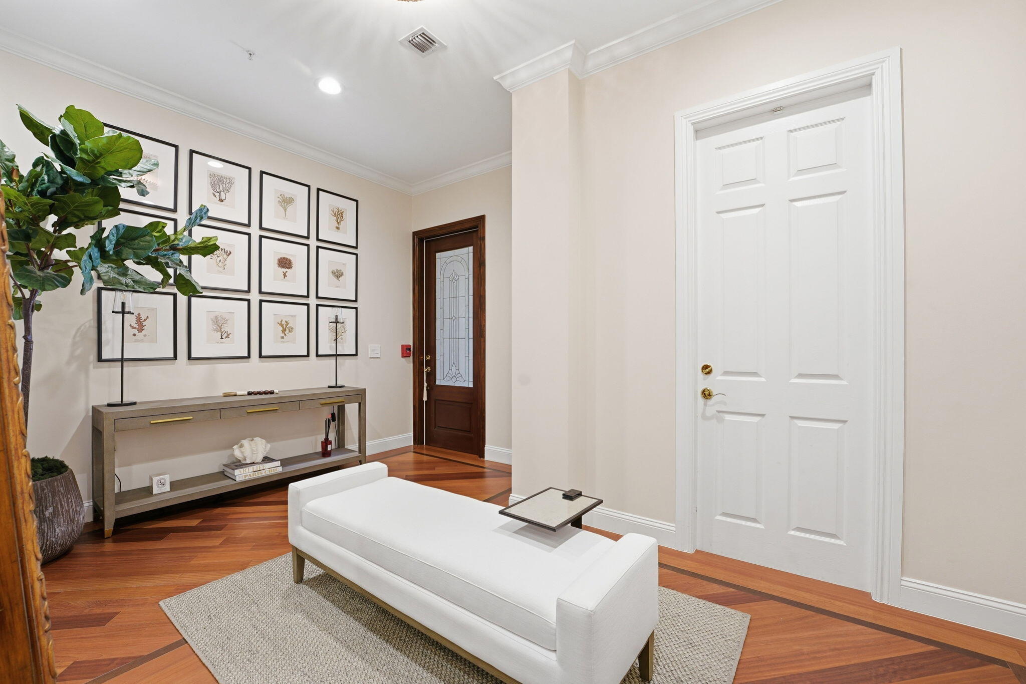 SATURNIA - Residential Lease