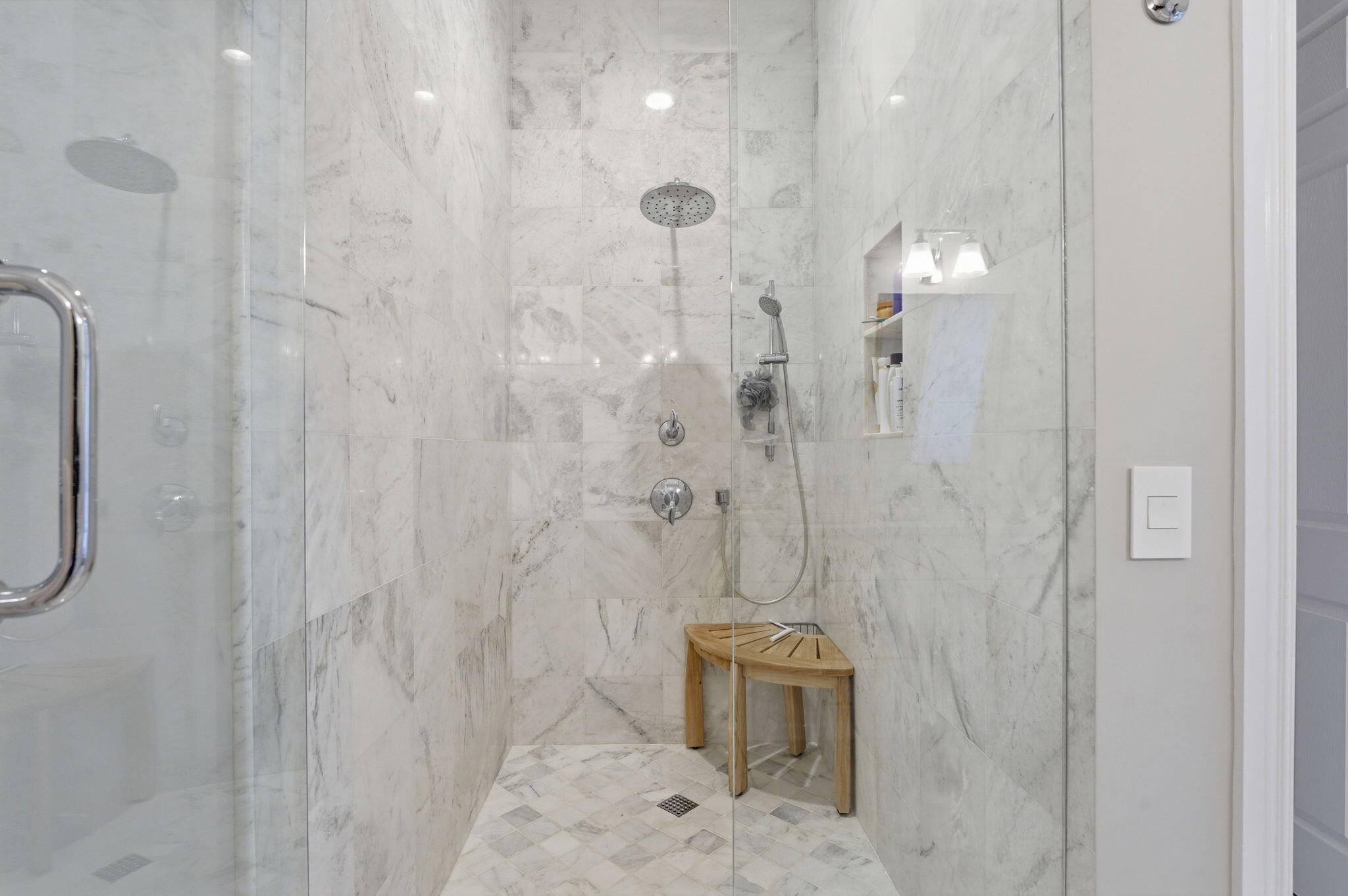 SATURNIA - Residential Lease