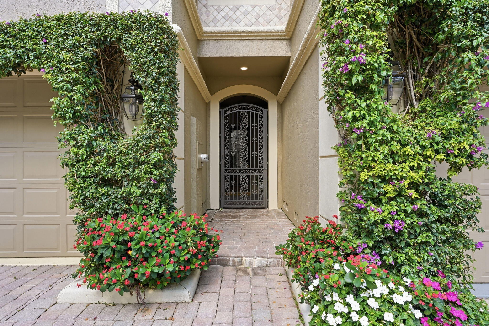 SATURNIA - Residential Lease
